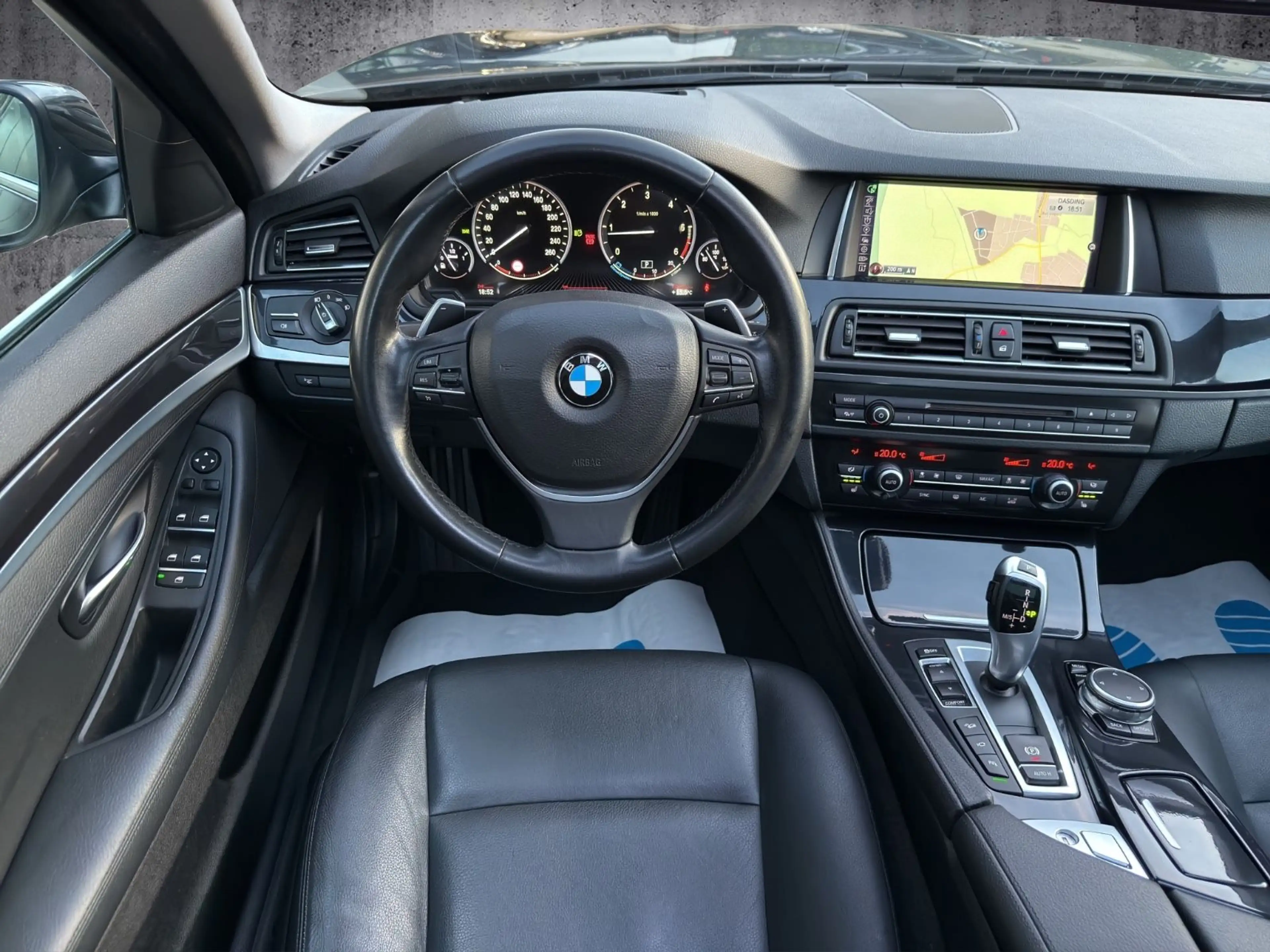 BMW 520 d xDrive Touring*PANO*LED*NAVI*HUD*KAMERA — photo 12
