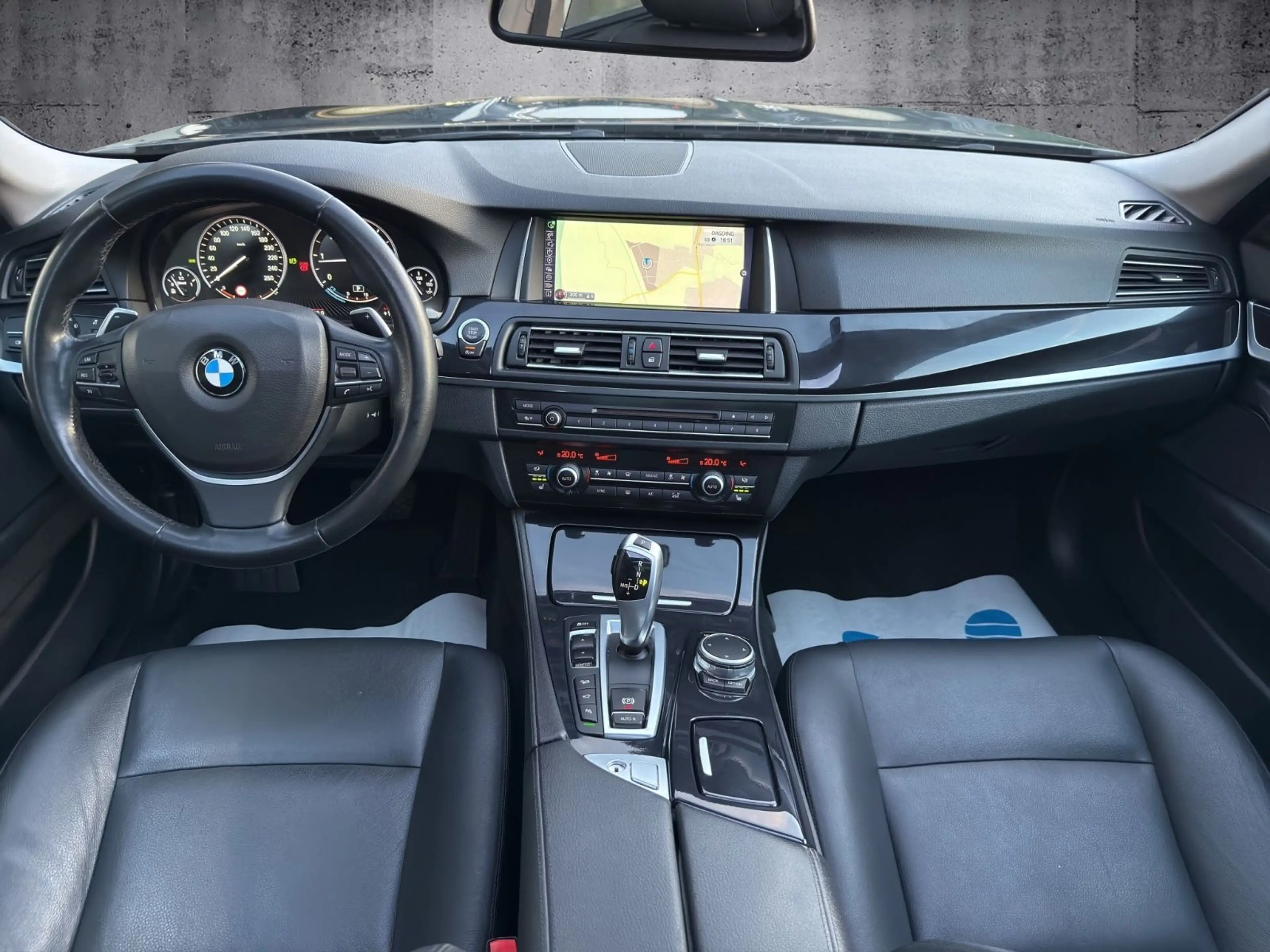 BMW 520 d xDrive Touring*PANO*LED*NAVI*HUD*KAMERA — photo 11