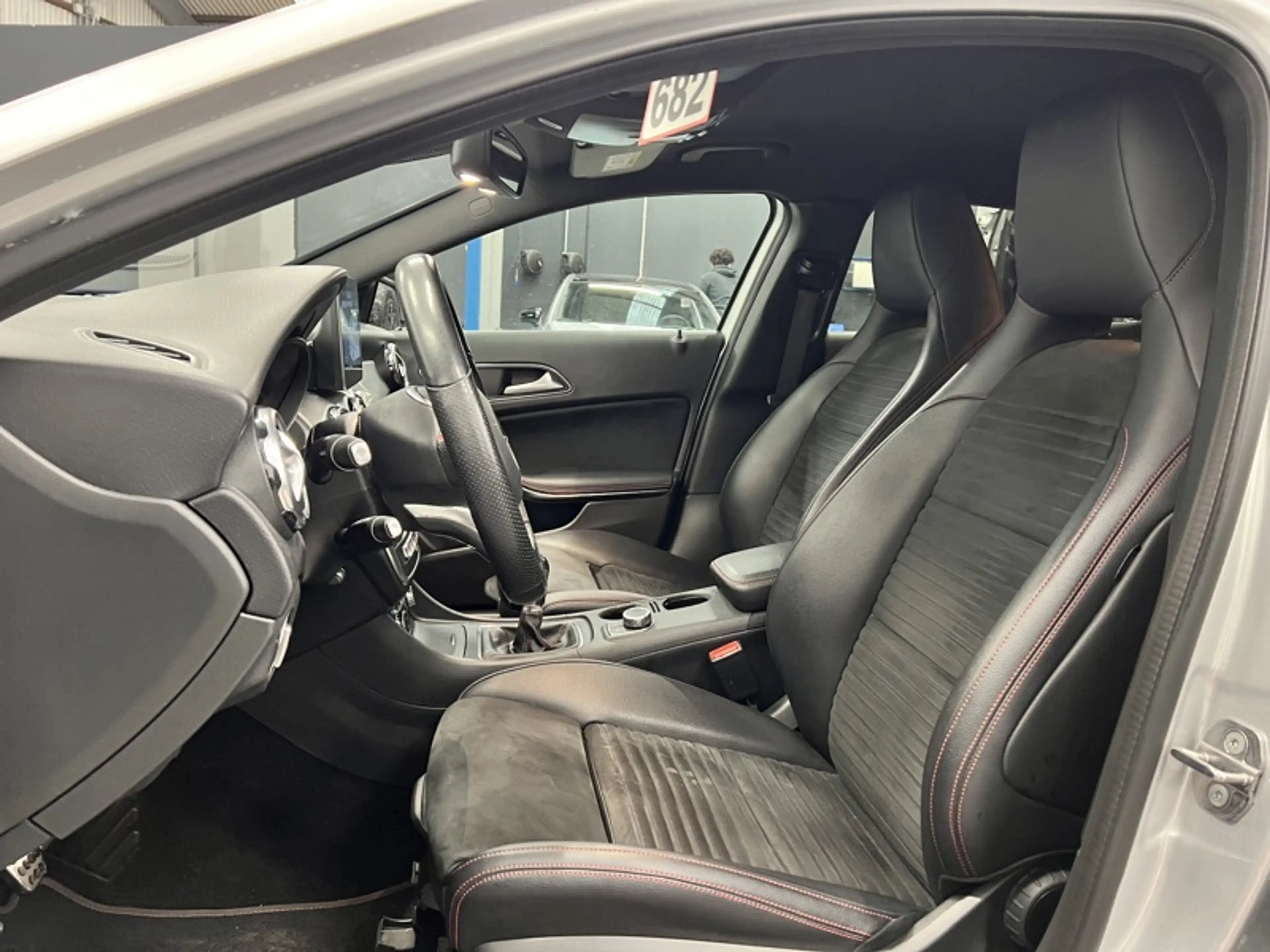 Mercedes-Benz GLA 180 AMG Pack Night — photo 9