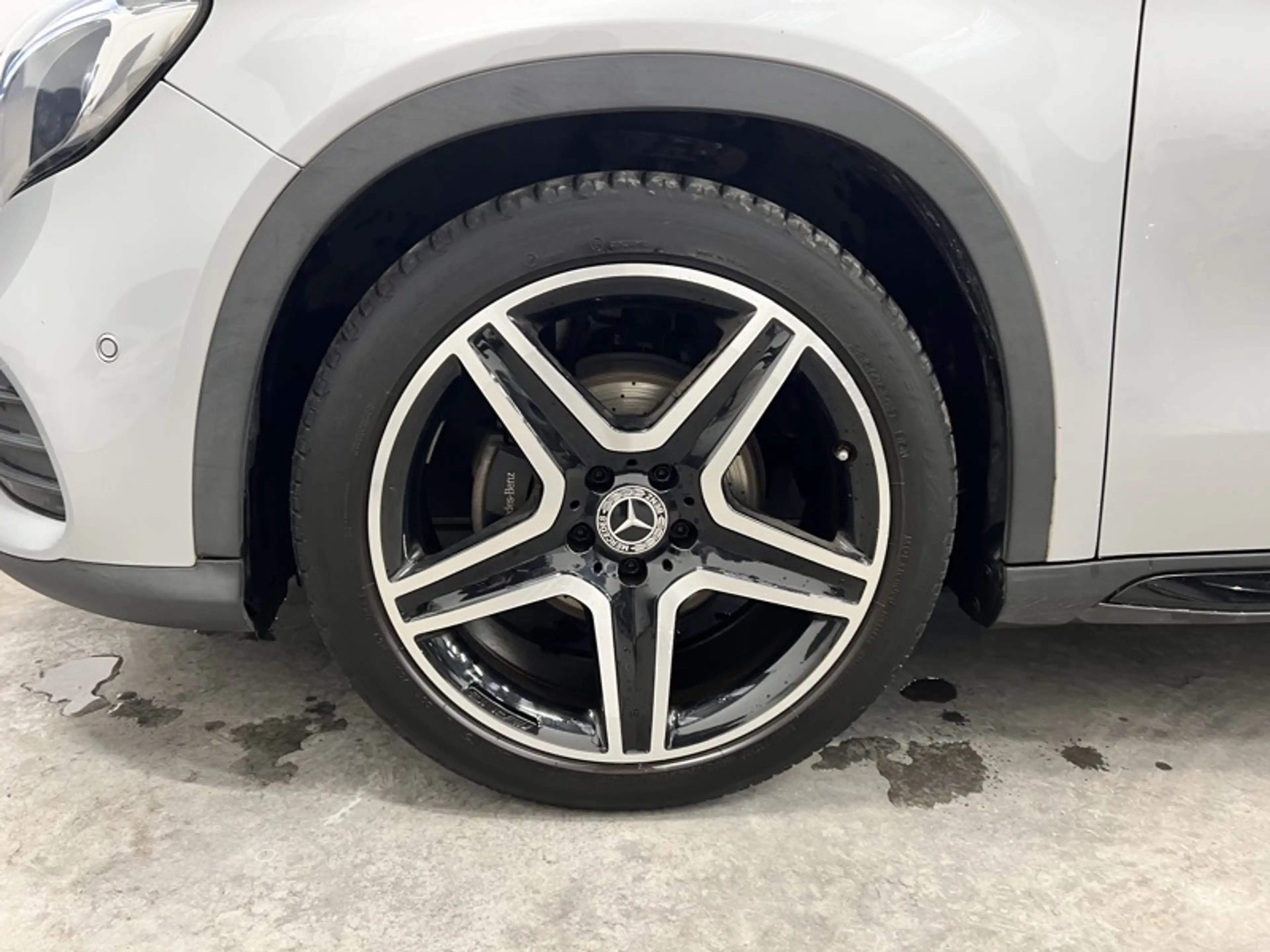 Mercedes-Benz GLA 180 AMG Pack Night — photo 5