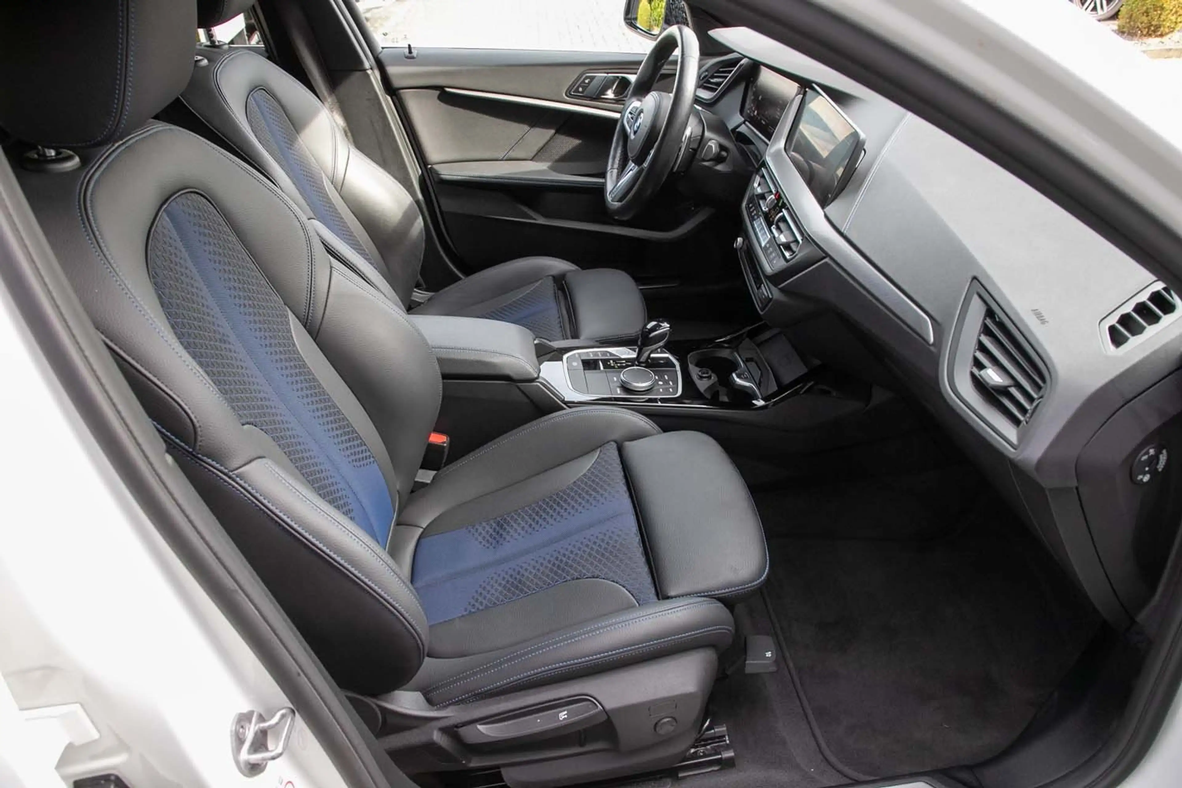 BMW 135 M135i xDrive Navi LED Sitzhzg HiFi Klima Komfort — photo 4