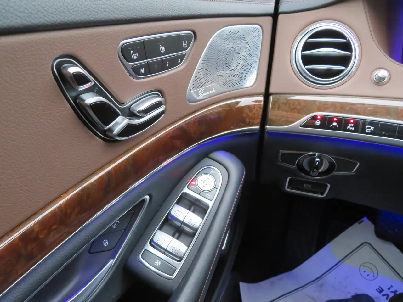 Mercedes-Benz S-Class снимка Mercedes-Benz S-Class