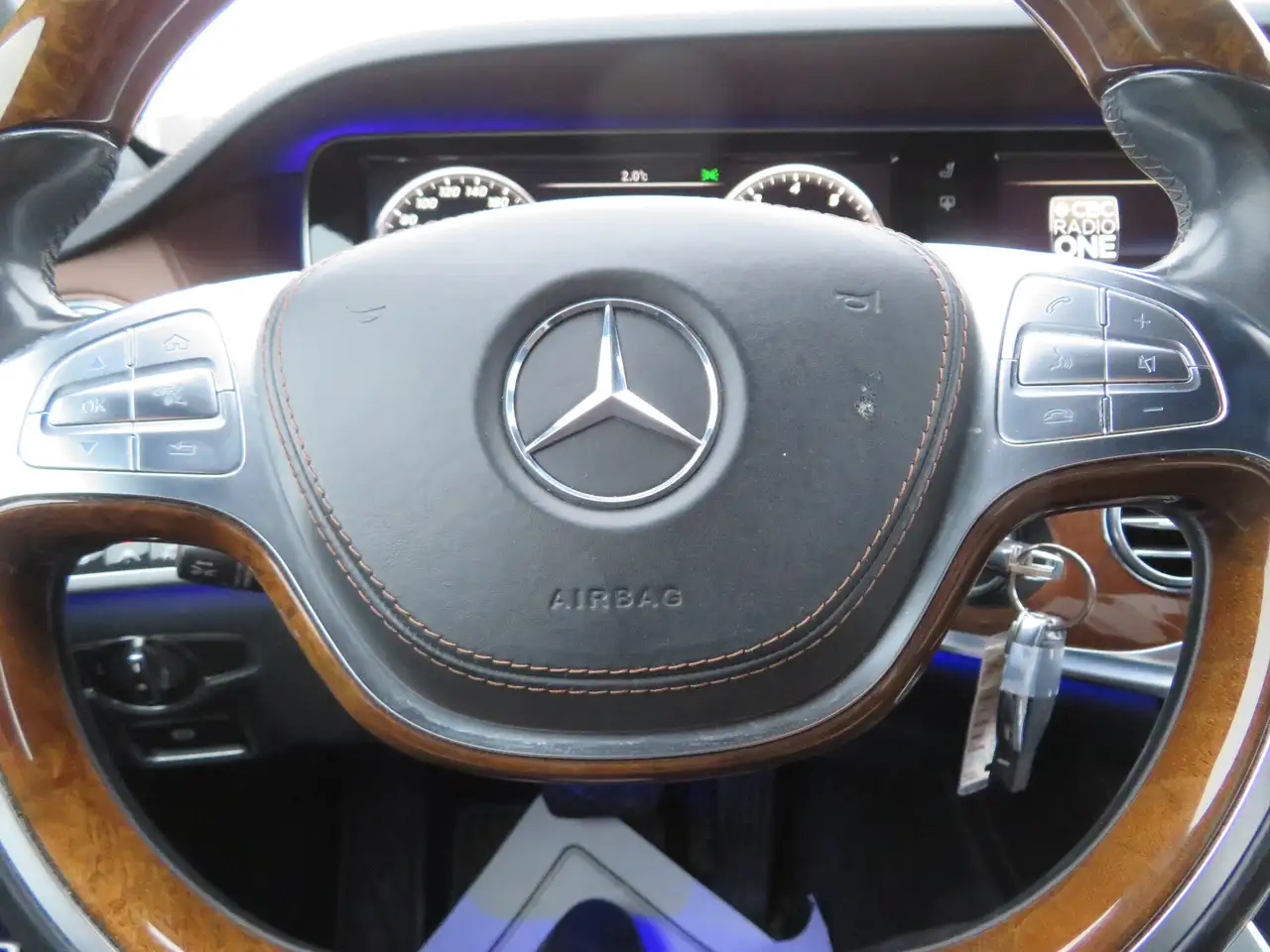 Mercedes-Benz S-Class снимка Mercedes-Benz S-Class
