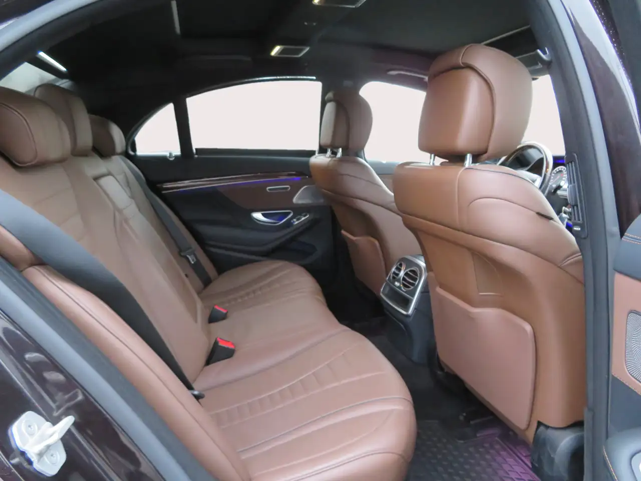 Mercedes-Benz S-Class снимка Mercedes-Benz S-Class