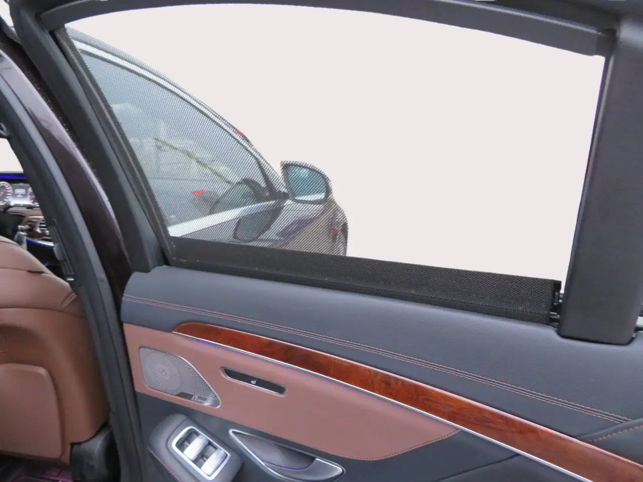 Mercedes-Benz S-Class снимка Mercedes-Benz S-Class