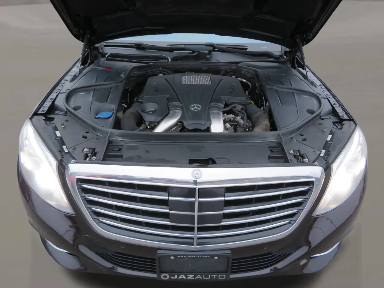 Mercedes-Benz S-Class снимка Mercedes-Benz S-Class