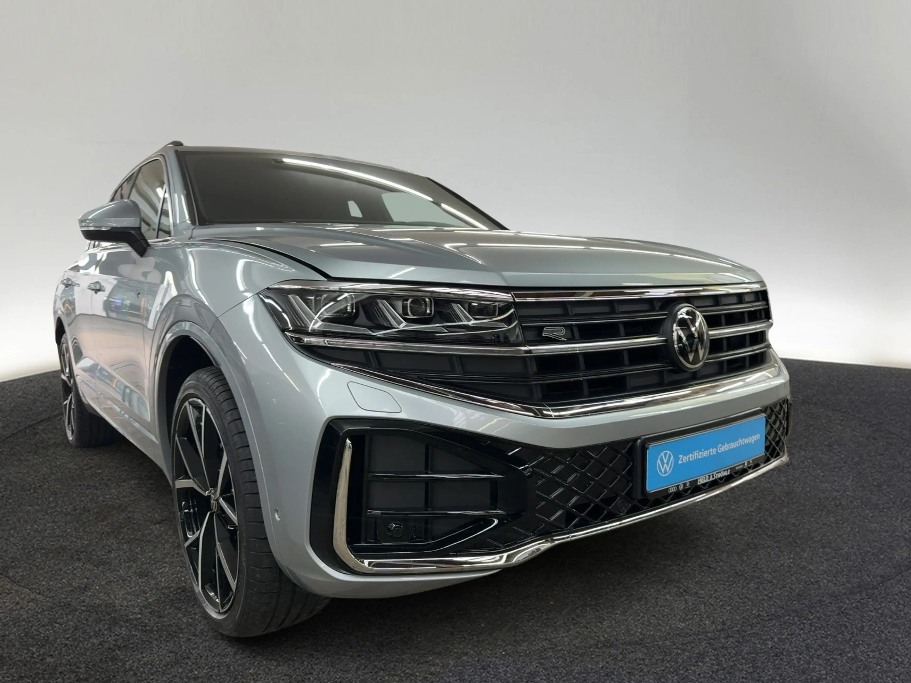 Volkswagen Touareg R-LINE 3.0 V6 TDI 4M AHK LUFT 22" MATRIX — photo 4