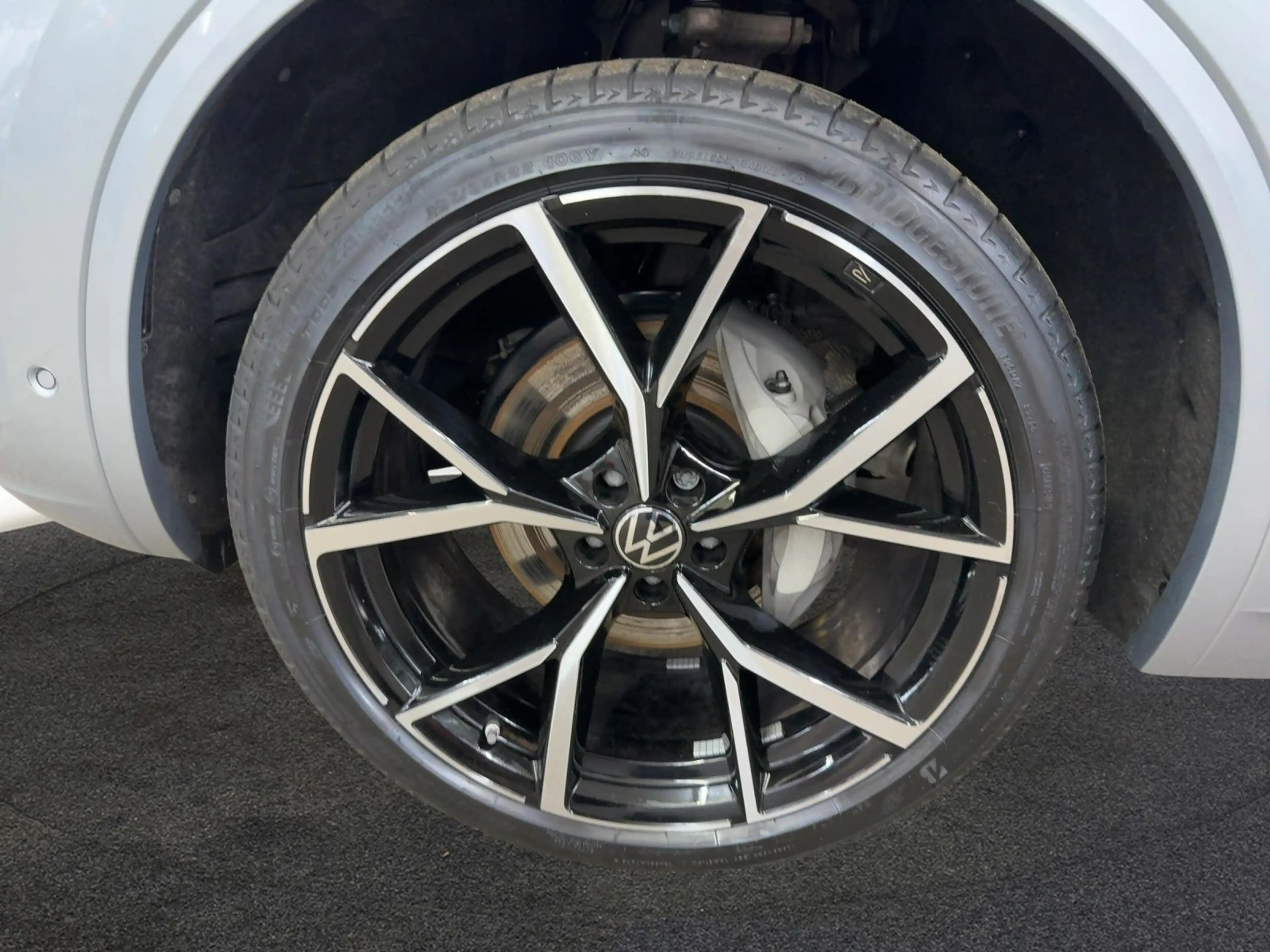 Volkswagen Touareg R-LINE 3.0 V6 TDI 4M AHK LUFT 22" MATRIX — photo 12
