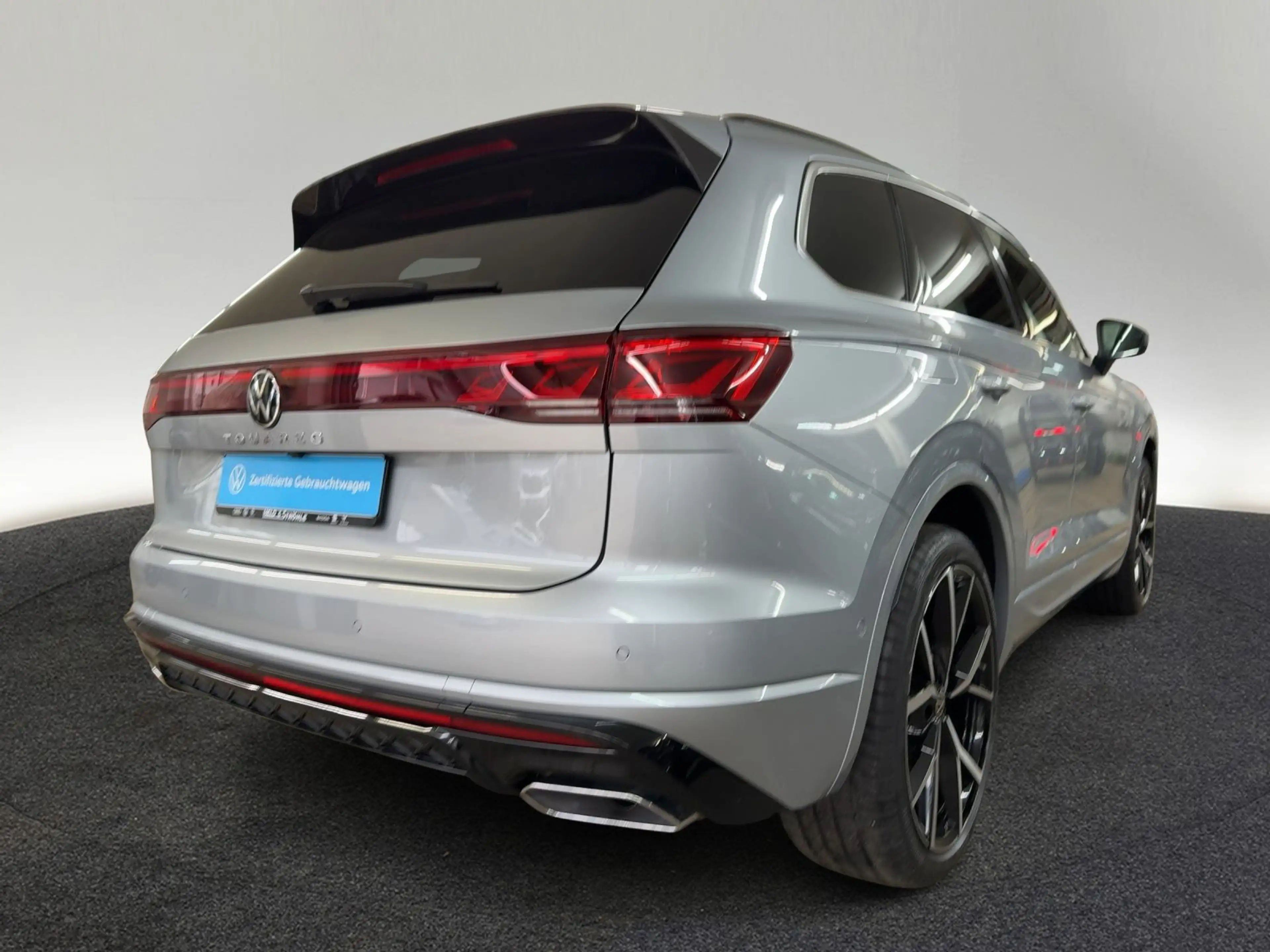 Volkswagen Touareg R-LINE 3.0 V6 TDI 4M AHK LUFT 22" MATRIX — photo 3