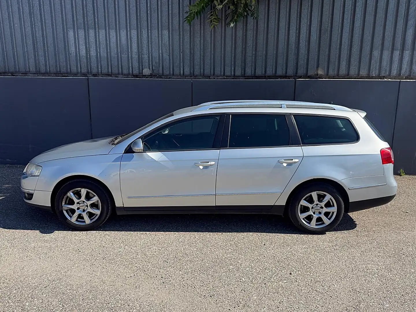 Volkswagen Passat Variant Blue Motion 1,9 TDI DPF | PICKERL BIS 10/2026 I... Grau - 2