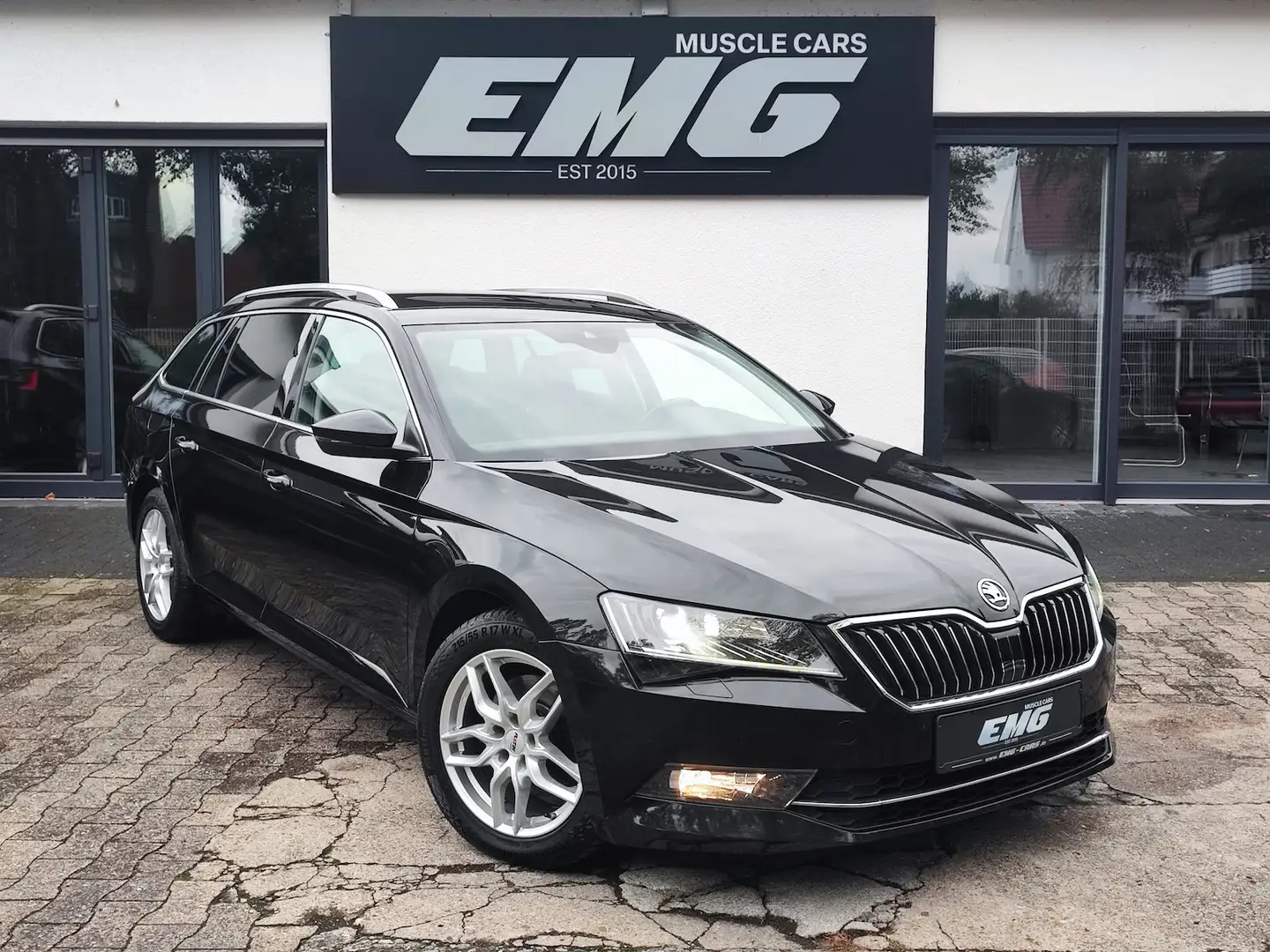 Skoda Superb Combi 2.0 TDI STYLE|BI-XENON|SHZ|COLUMBUS* Schwarz - 1
