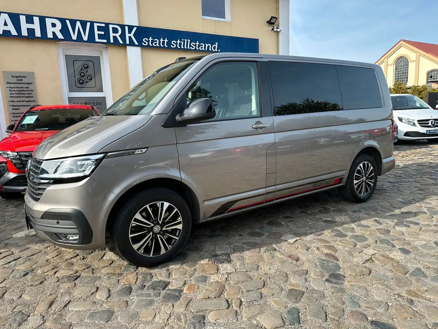 Volkswagen T6 Multivan Van/Kleinbus in Beige gebraucht in Wernigerode für €  48.888
