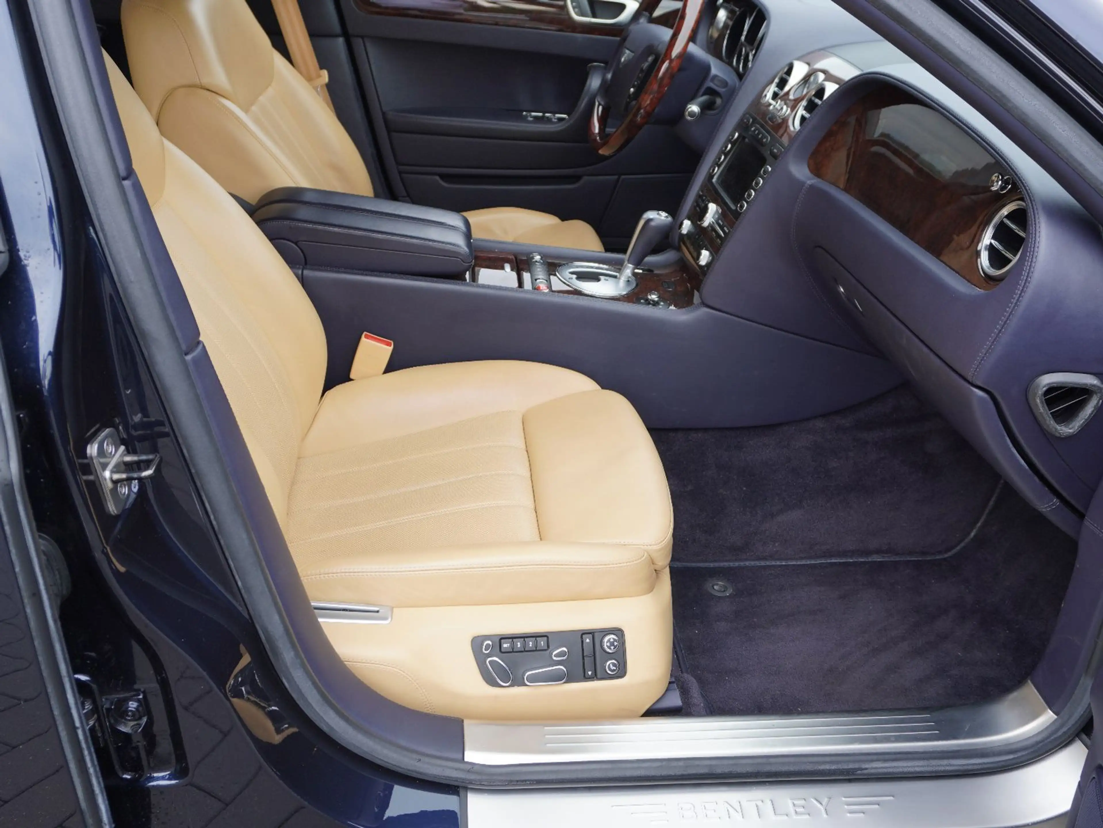 Bentley Flying Spur *55000 KM* — photo 12