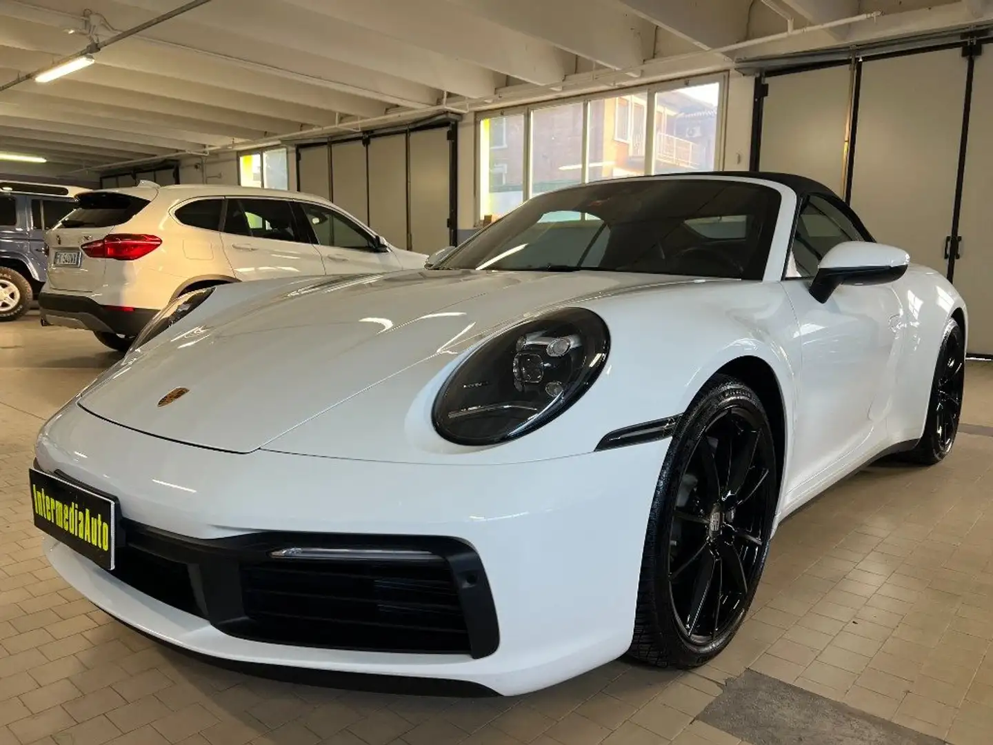 Porsche 911 Carrera Cabriolet Anno 2023 Bianco - 1