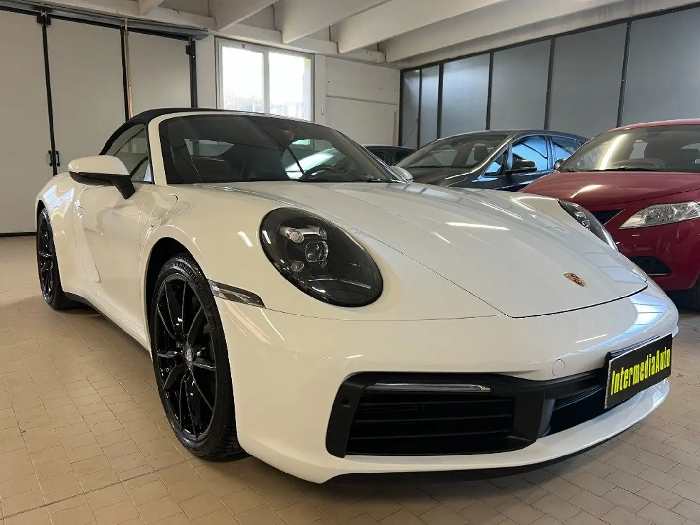 Porsche 911 Carrera Cabriolet Anno 2023 Bianco - 2