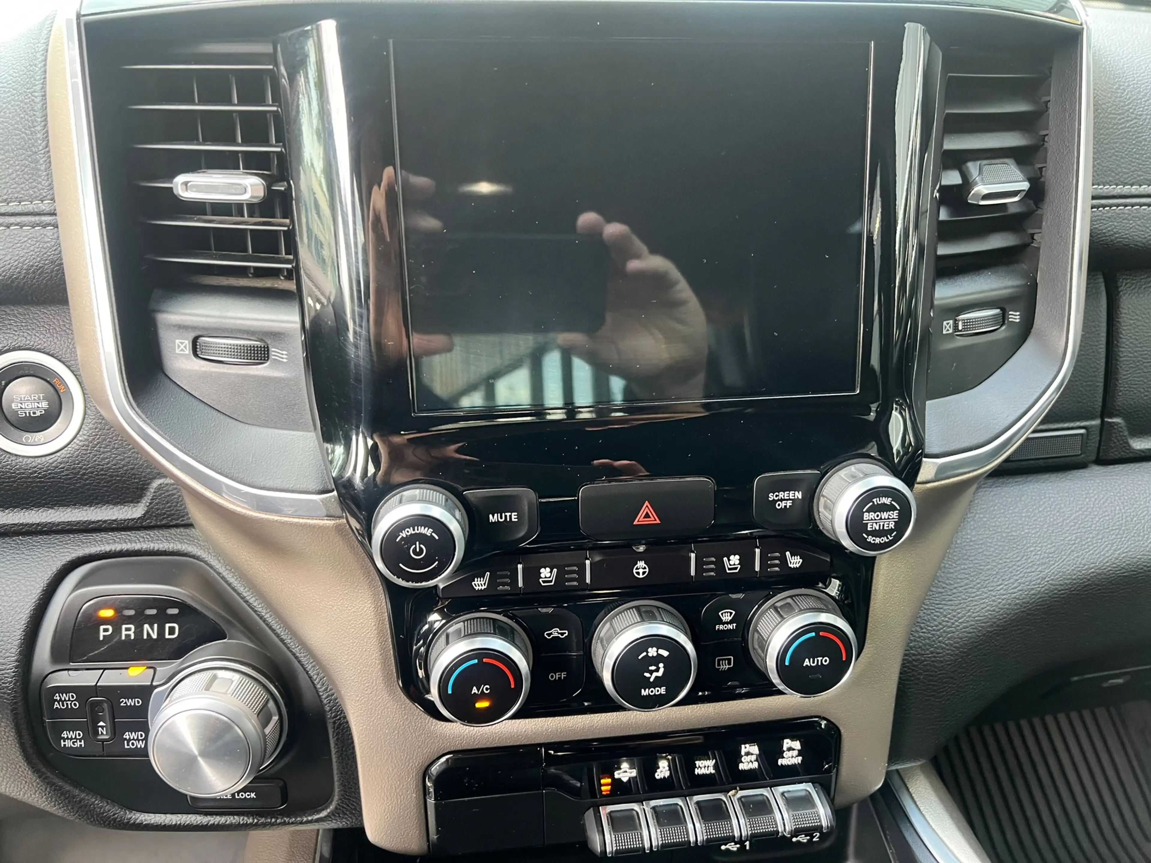 Dodge RAM 1500 5.7 V8 4x4 Crew Cab Laramie — photo 13