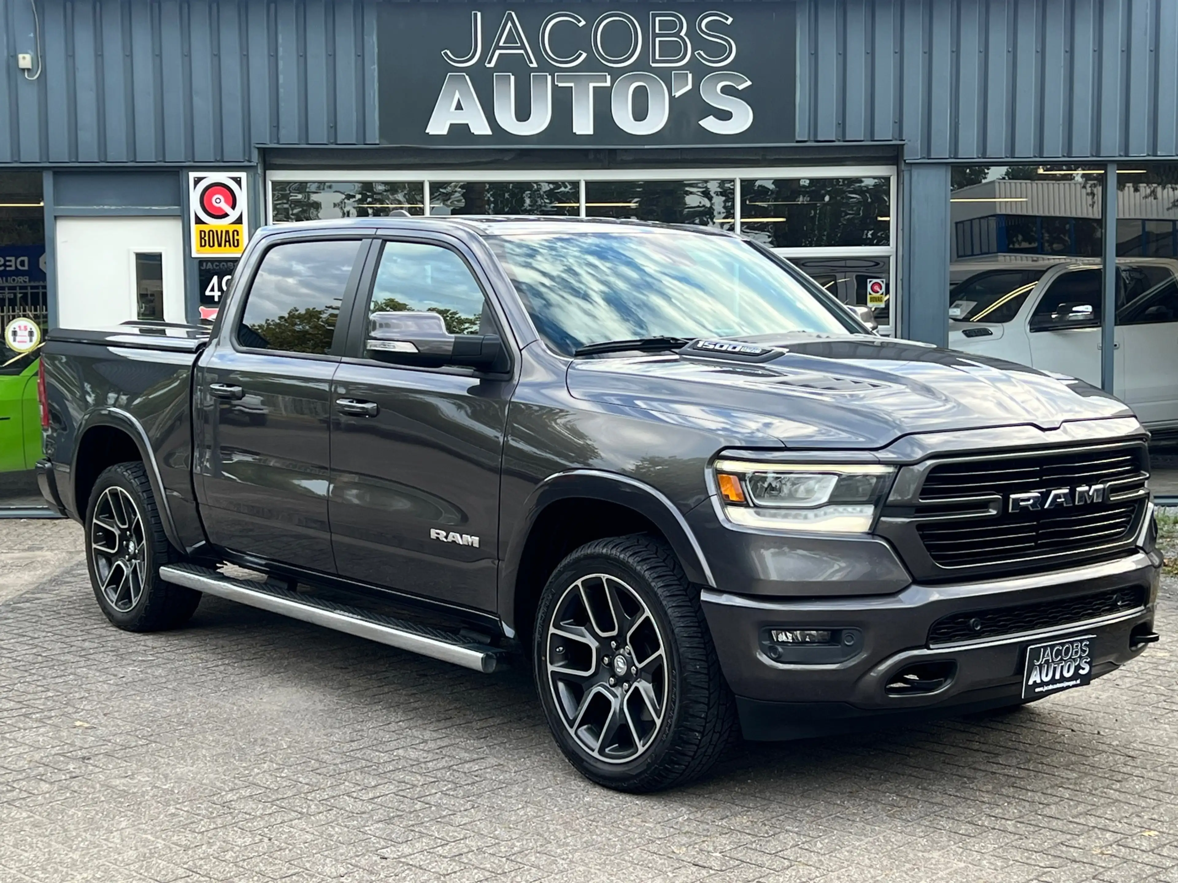 Dodge RAM 1500 5.7 V8 4x4 Crew Cab Laramie — photo 3