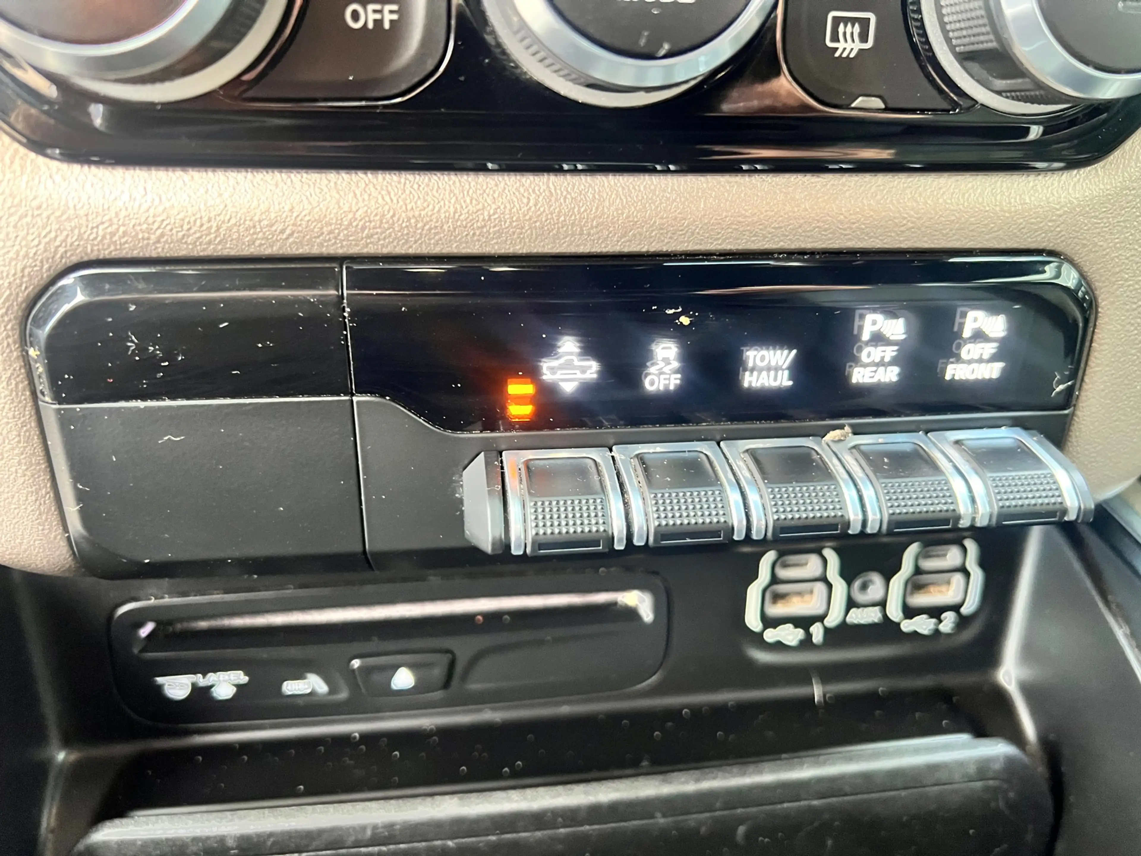Dodge RAM 1500 5.7 V8 4x4 Crew Cab Laramie — photo 14