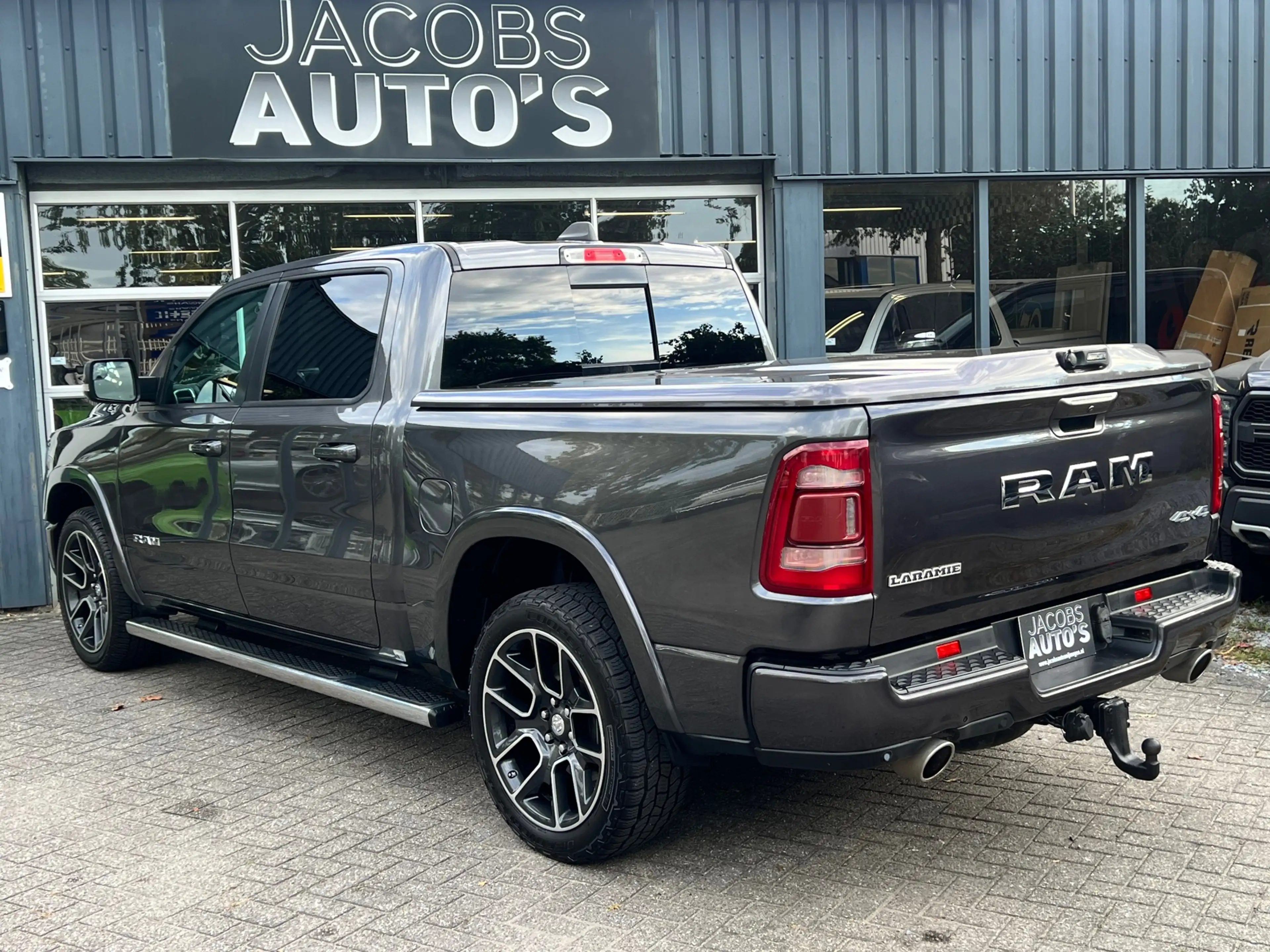 Dodge RAM 1500 5.7 V8 4x4 Crew Cab Laramie — photo 8