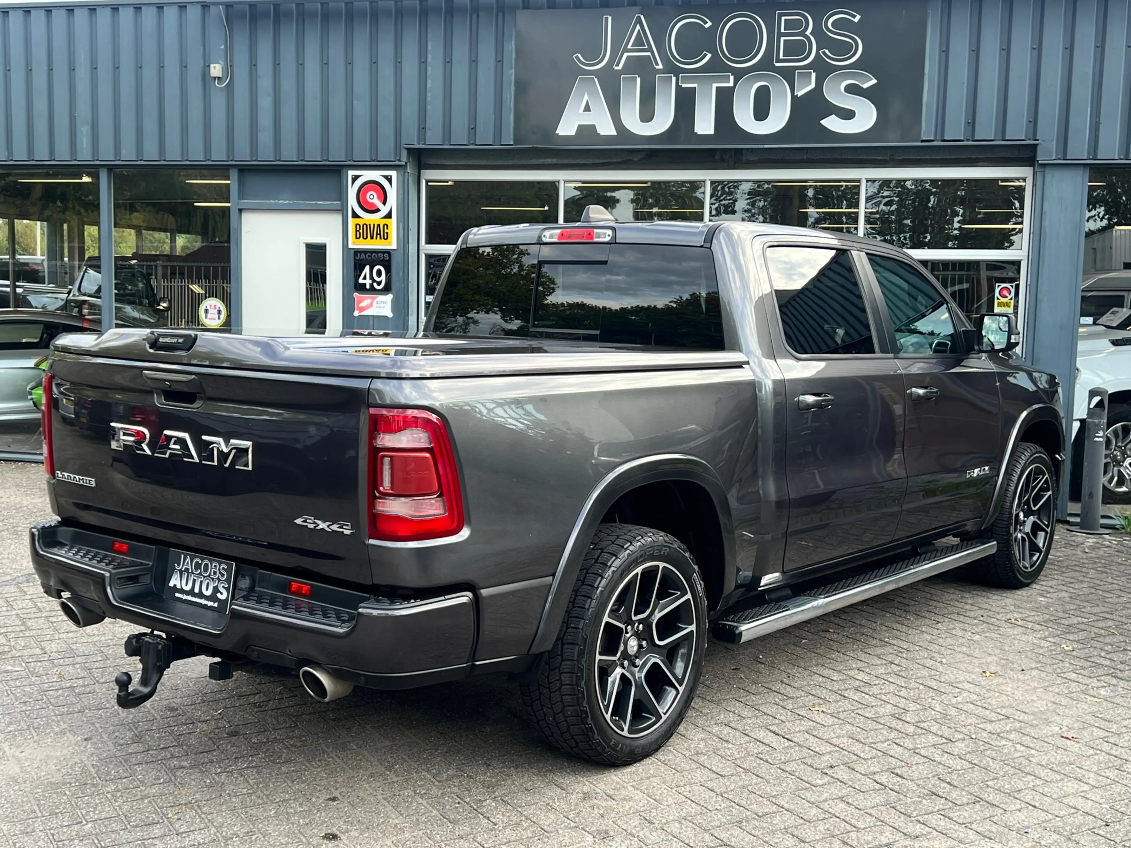 Dodge RAM 1500 5.7 V8 4x4 Crew Cab Laramie — photo 6