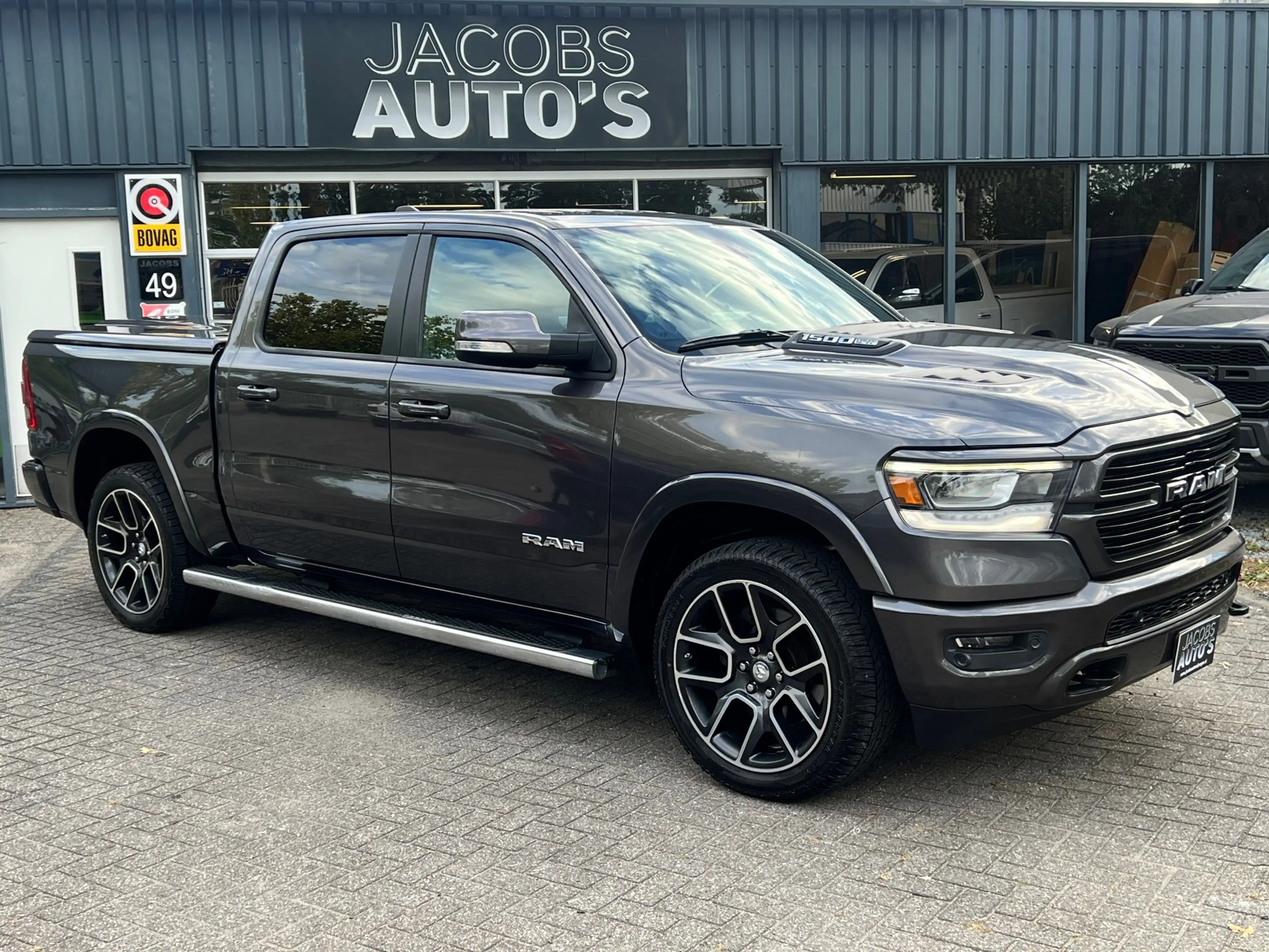 Dodge RAM 1500 5.7 V8 4x4 Crew Cab Laramie — photo 4