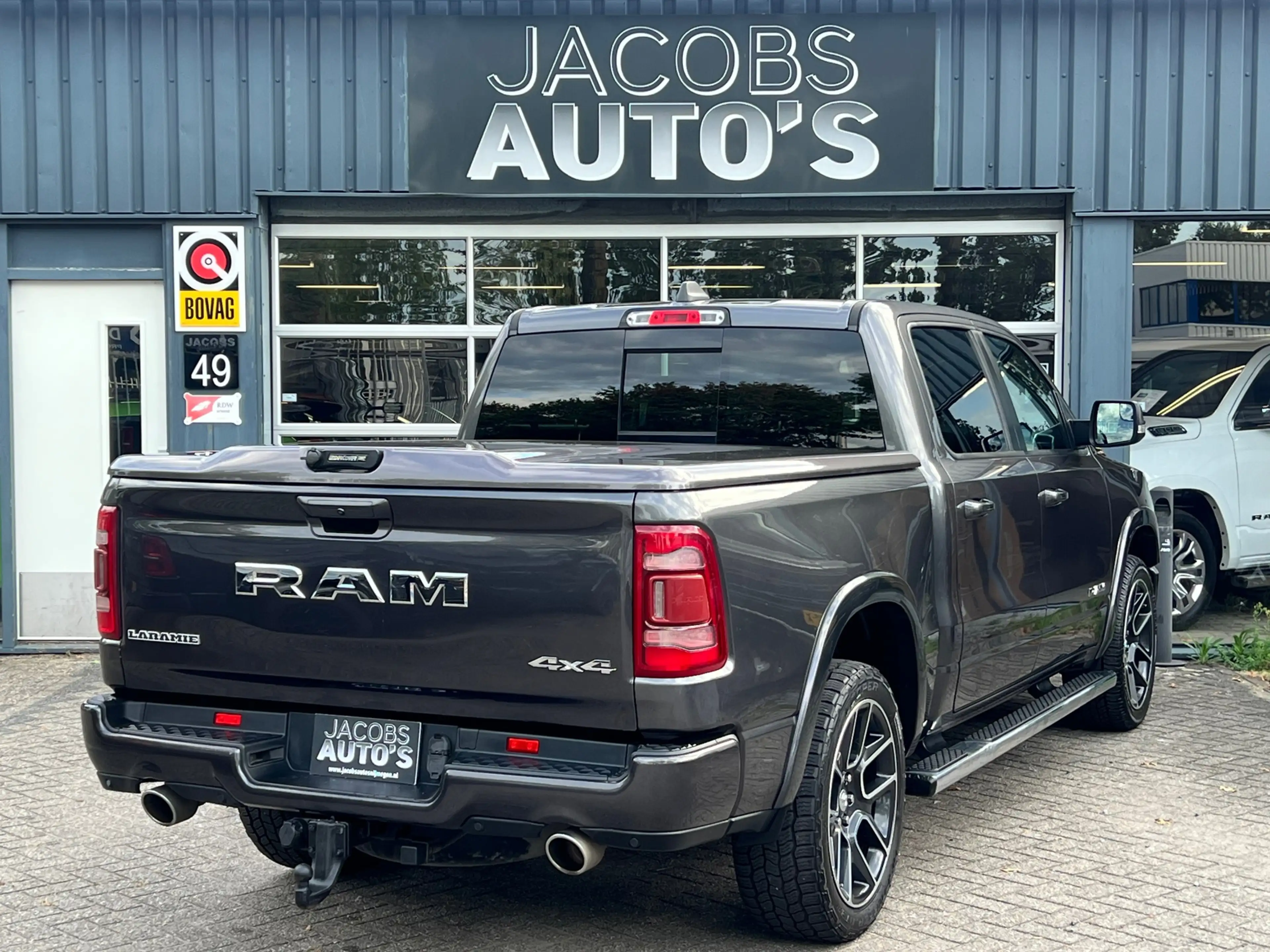 Dodge RAM 1500 5.7 V8 4x4 Crew Cab Laramie — photo 5