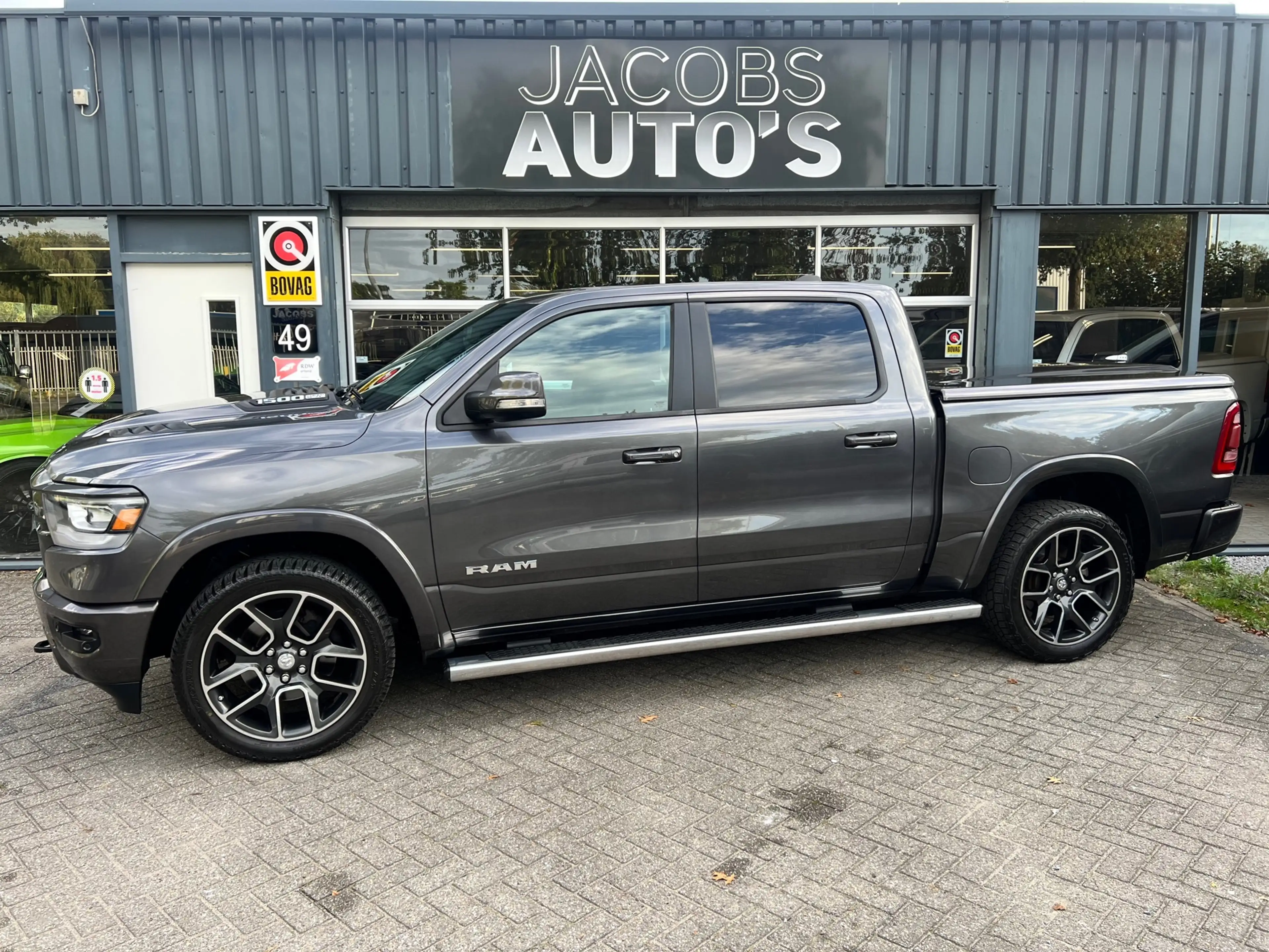 Dodge RAM 1500 5.7 V8 4x4 Crew Cab Laramie — photo 9