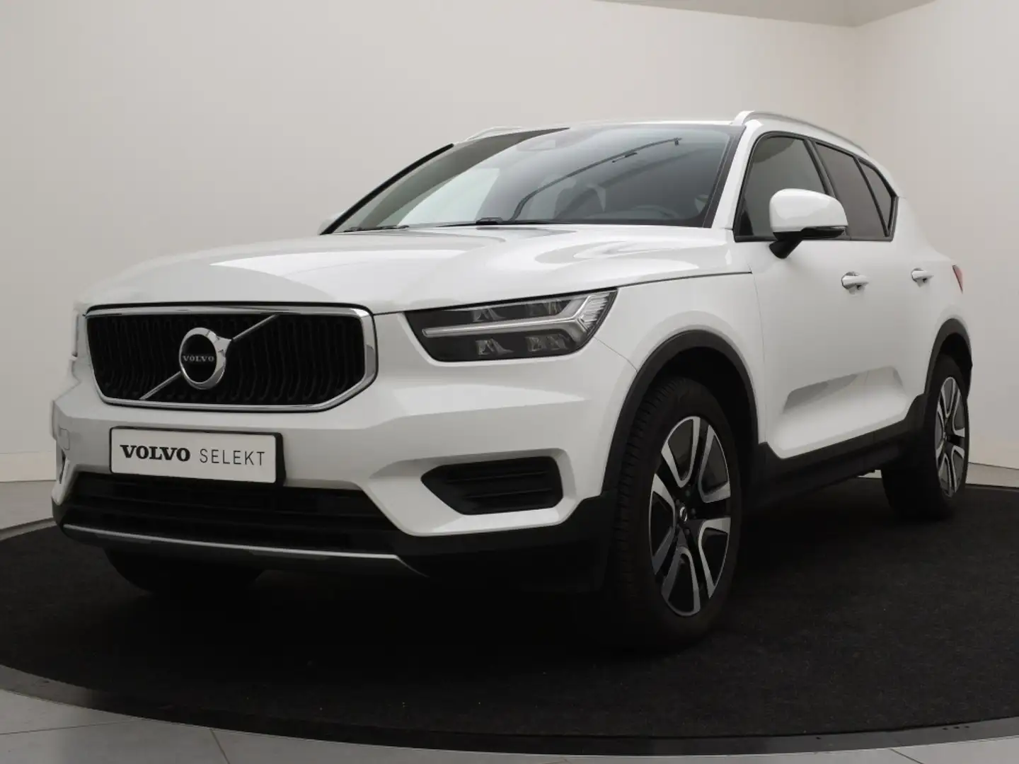 Volvo XC40 T2 AUT(8) MOMENTUM LEDER NAVI BLUETOOTH PARK ASSIS Wit - 2