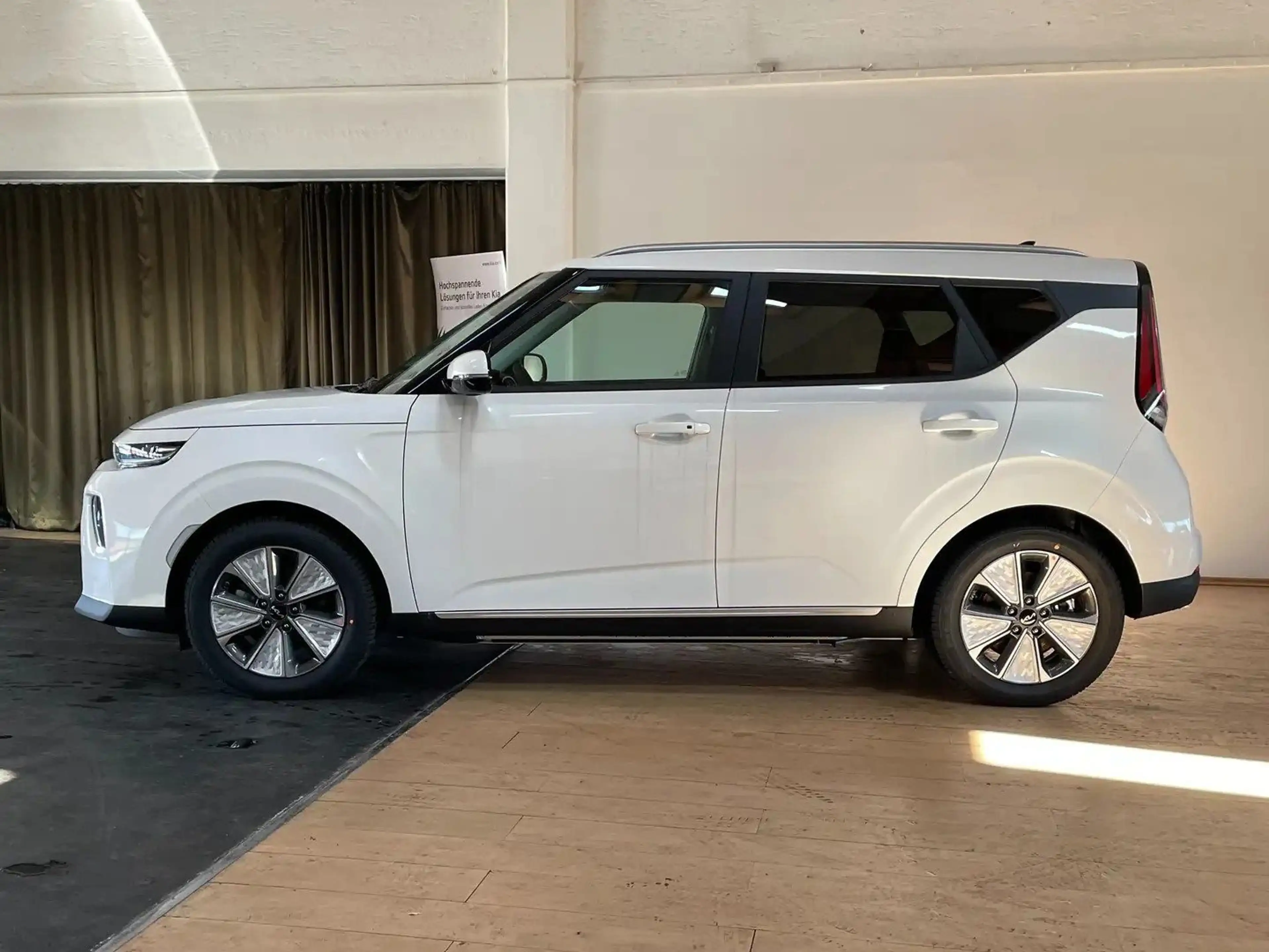 Kia Soul e-Soul Inspiration — photo 4
