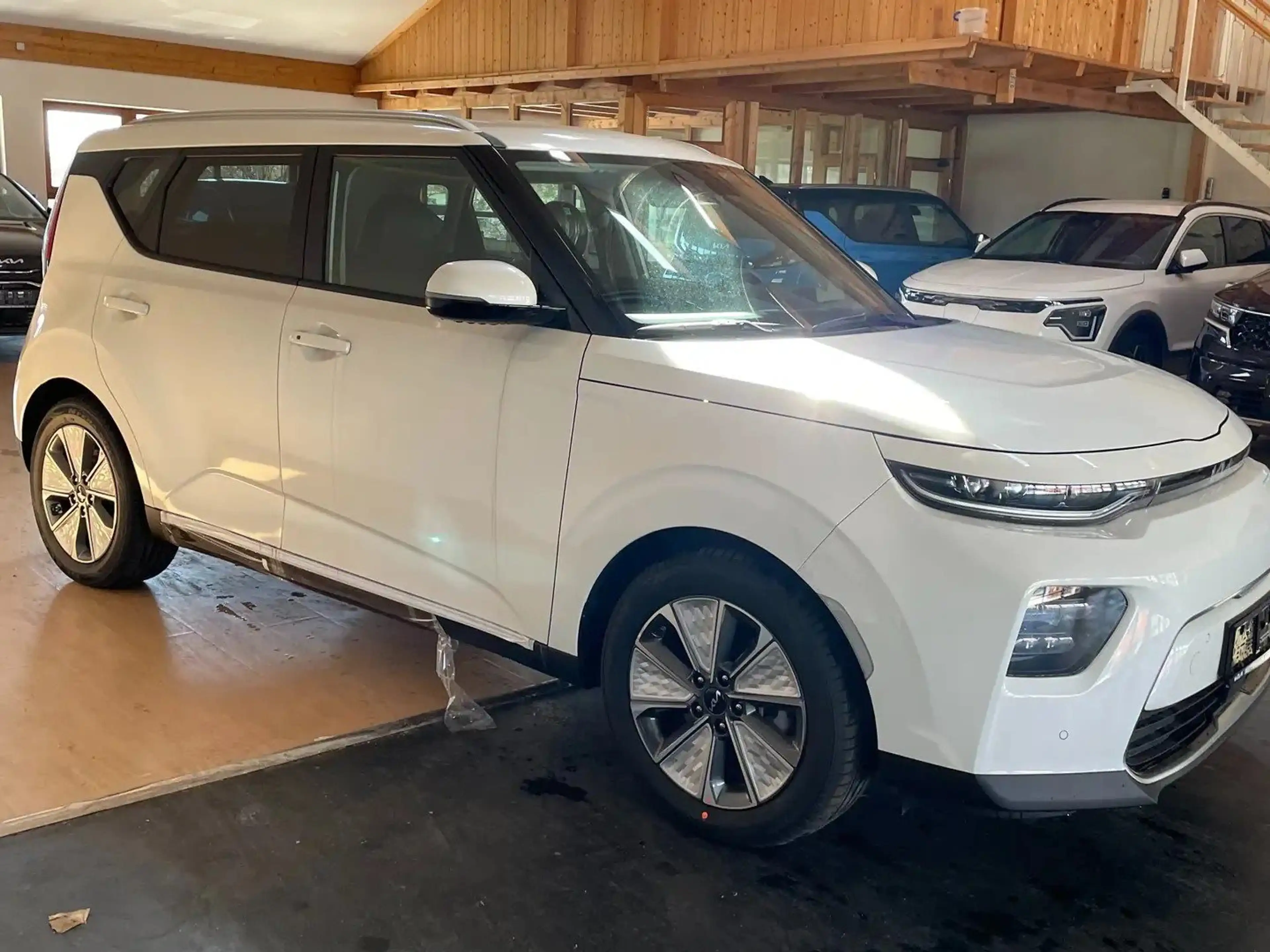 Kia Soul e-Soul Inspiration — photo 2