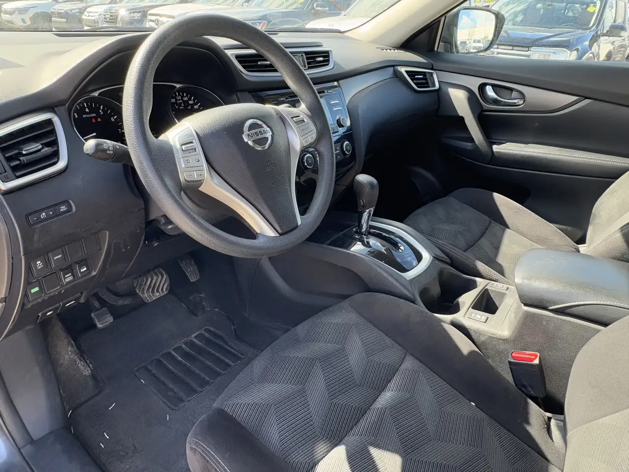 Nissan Rogue снимка Nissan Rogue