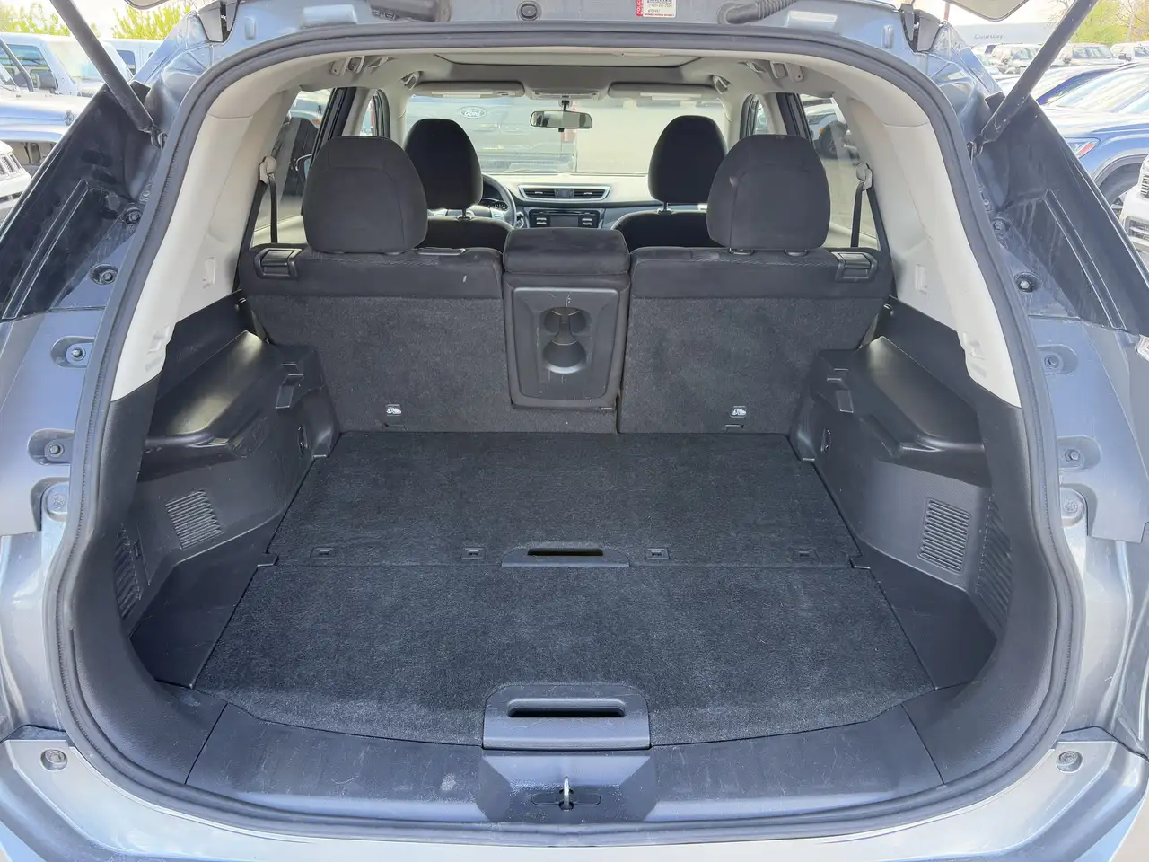 Nissan Rogue снимка Nissan Rogue