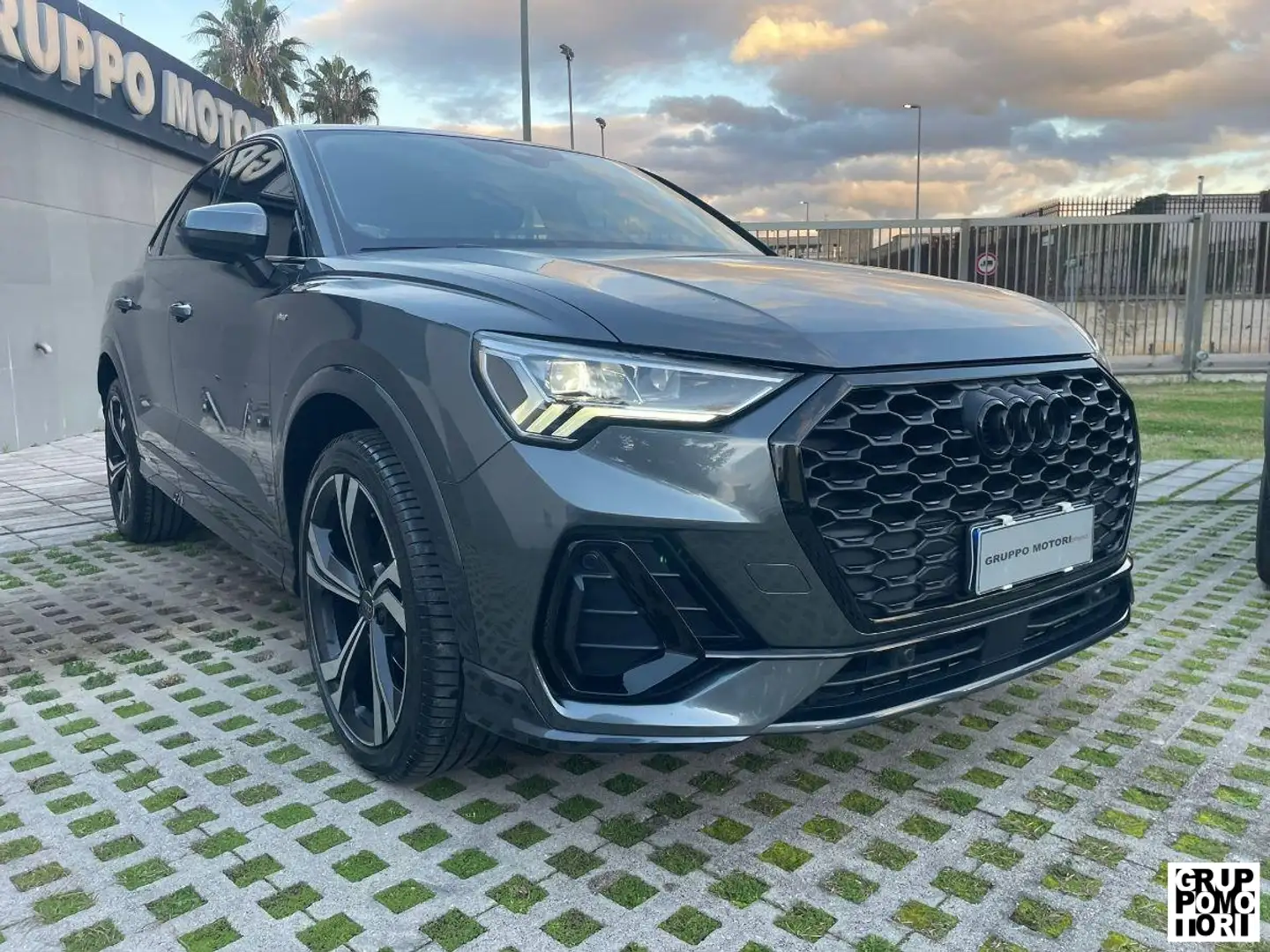 Audi Q3 SPB 35 TDI S tronic S line edition Gris - 2