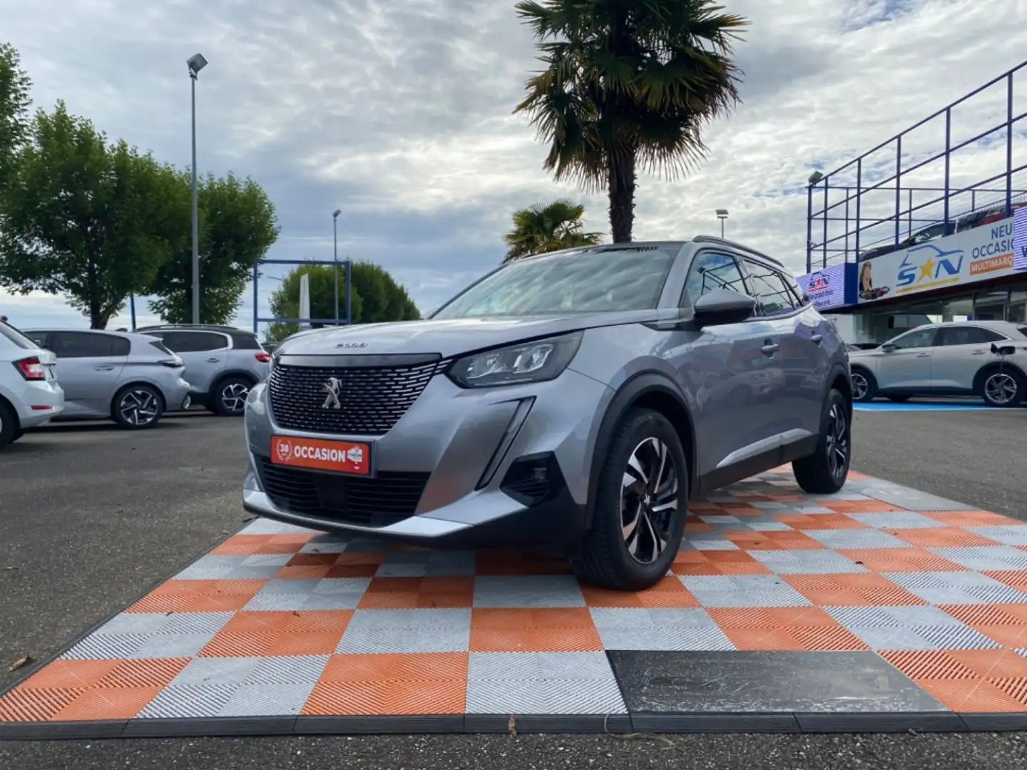 Peugeot 2008 BlueHDi 130 EAT8 ALLURE GPS Caméra Anti-Brouillard Gris - 1