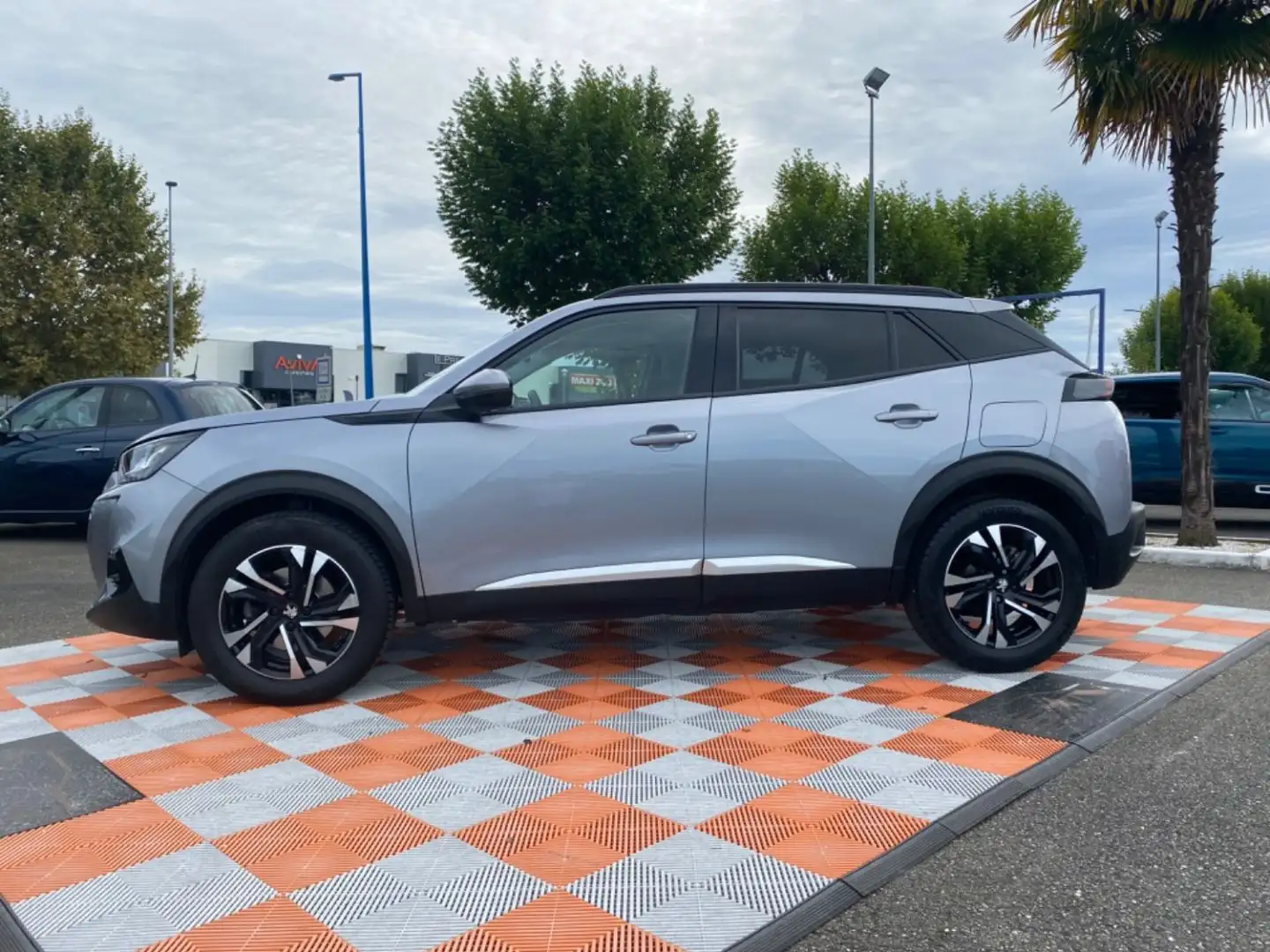 Peugeot 2008 BlueHDi 130 EAT8 ALLURE GPS Caméra Anti-Brouillard Gris - 2