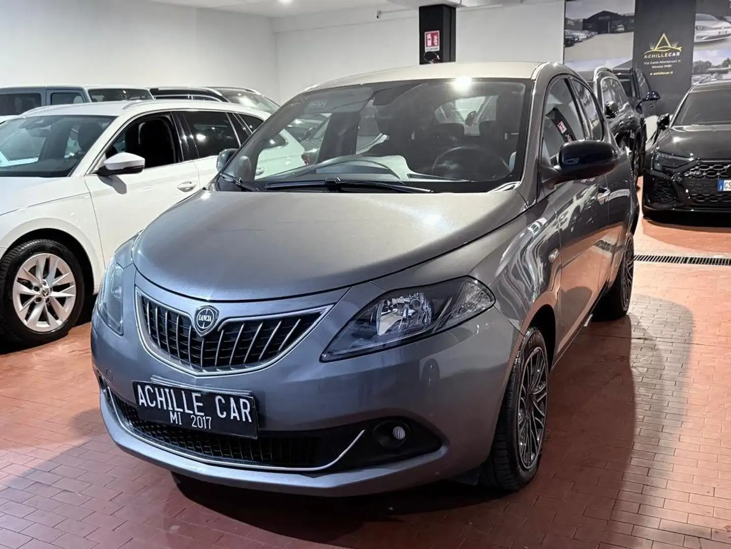 Lancia Ypsilon 1.0 hybrid Ideale Neopatentati *PREZZO REALE* Gris - 1
