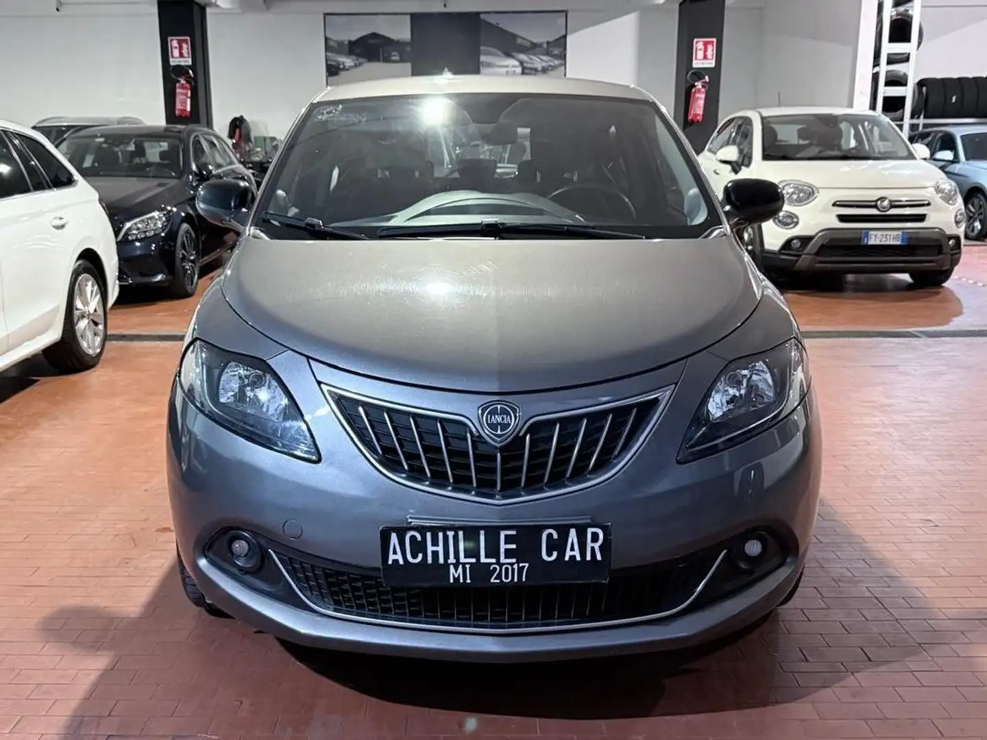 Lancia Ypsilon 1.0 hybrid Ideale Neopatentati *PREZZO REALE* Gris - 2