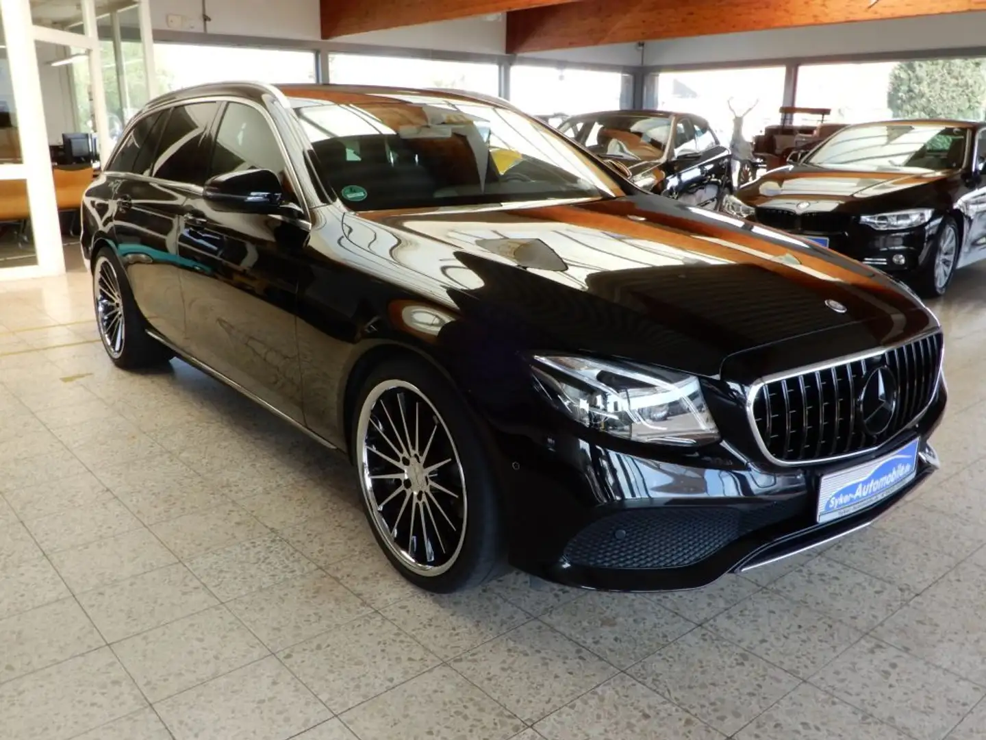 Mercedes-Benz E 200 T 9G-TRONIC Avantgarde 20 Zoll,MULTIBEAM L Schwarz - 1