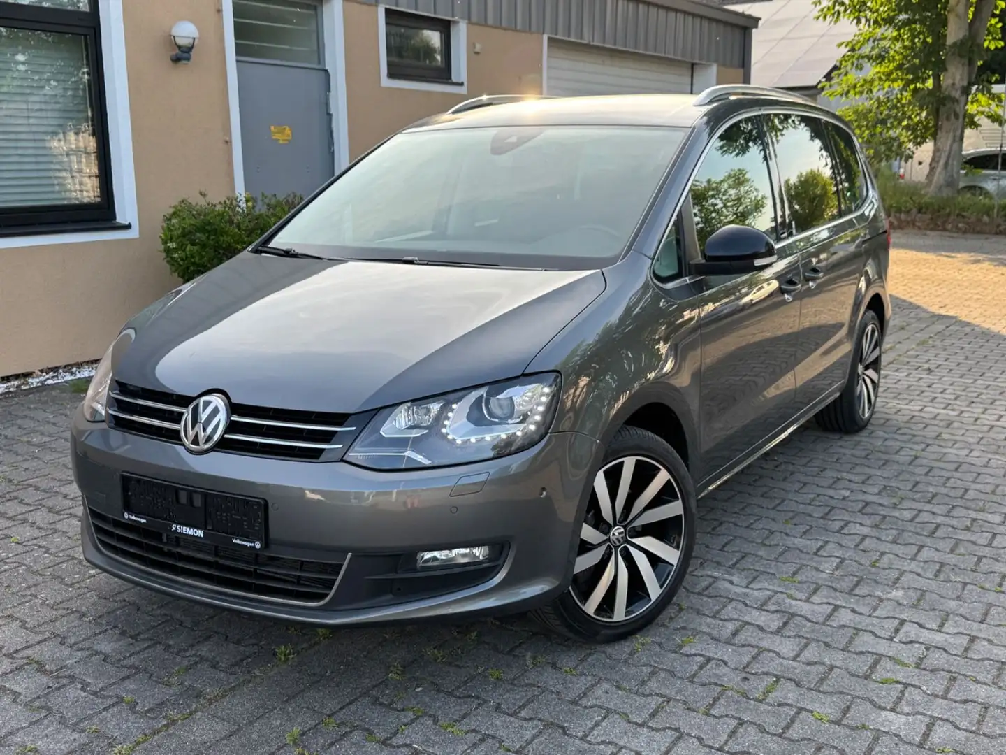 Volkswagen Sharan IQ.DRIVE 2.O TDI DSG 1-Hand 7-SITZE VOLL Grau - 1