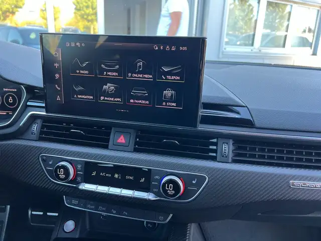 Audi RS4 view 11