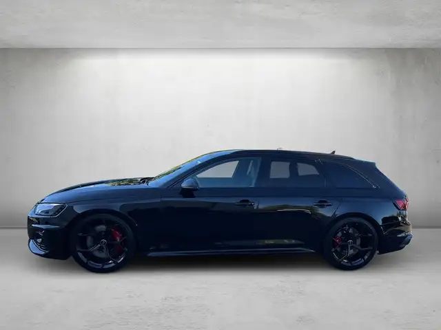 Audi RS4 view 2
