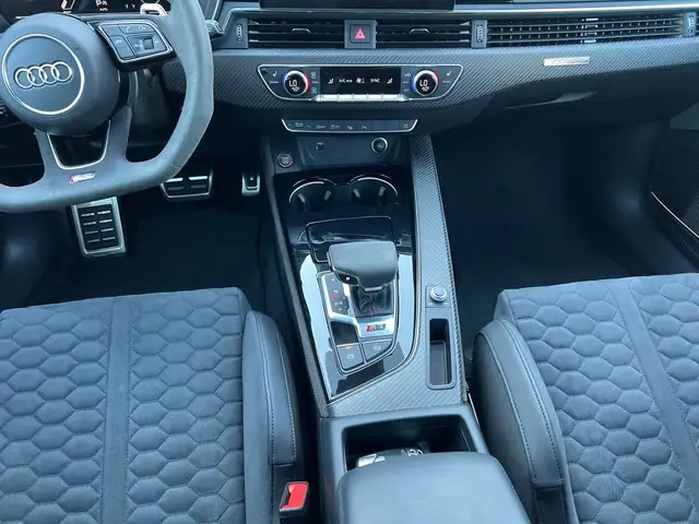 Audi RS4 view 9