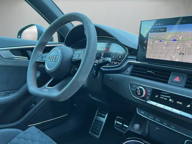 Audi RS4 view 7