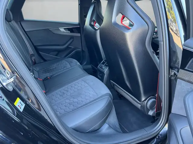Audi RS4 view 12