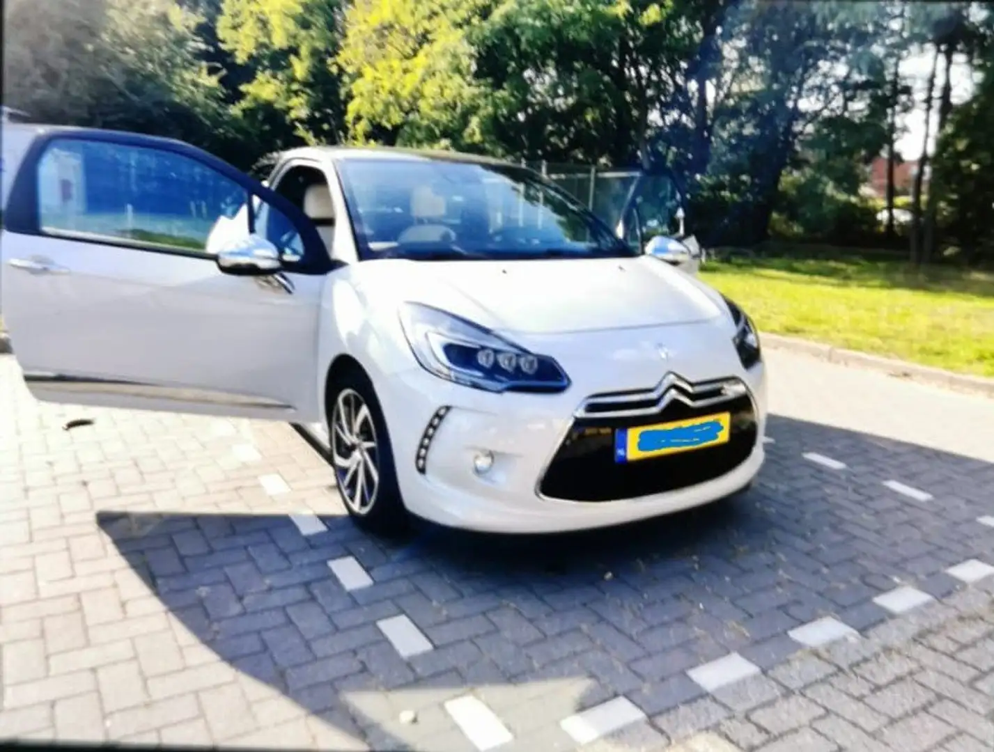 DS Automobiles DS 3 DS 3 1.2 PureTech So Chic Weiß - 2