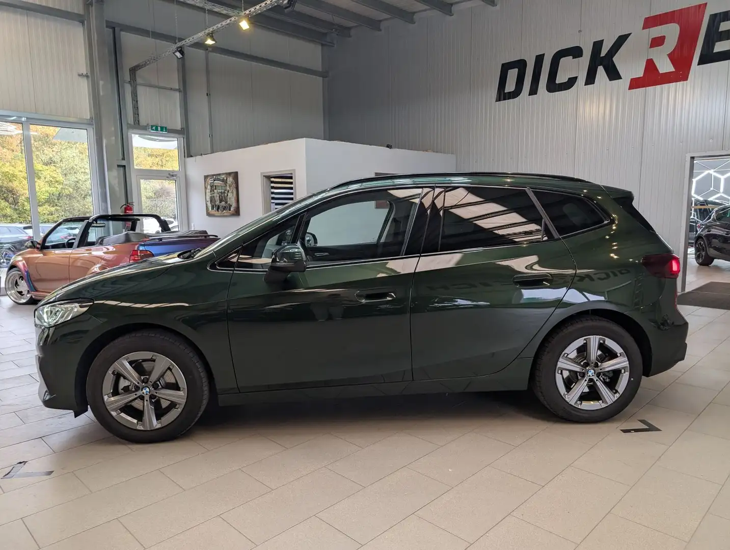 BMW 220 i Travel-Paket Panorama AHK Grün - 2