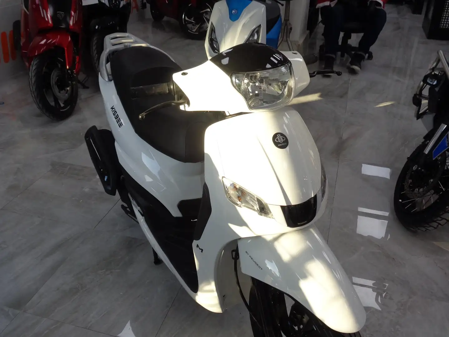 Peugeot Kisbee 125 - PREZZO FC - PARABREZZA E BAULETTO Bianco - 2