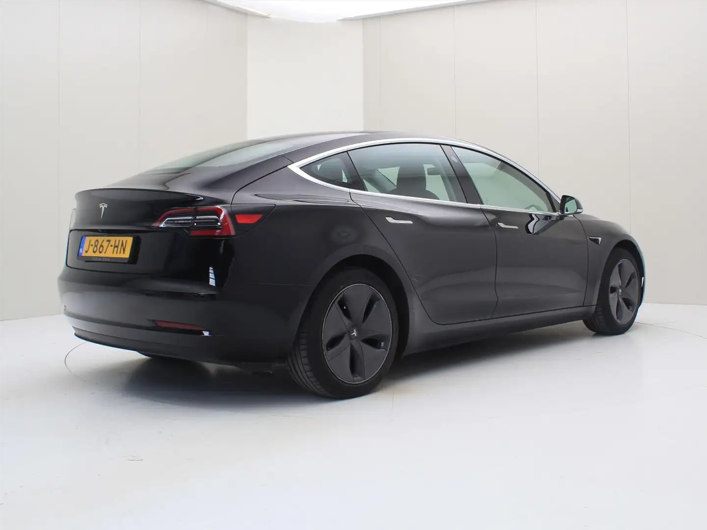 Tesla Model 3 Standard RWD Plus [ FSD+60 kWh+PREMIUM AUDIO ] Zwart - 2
