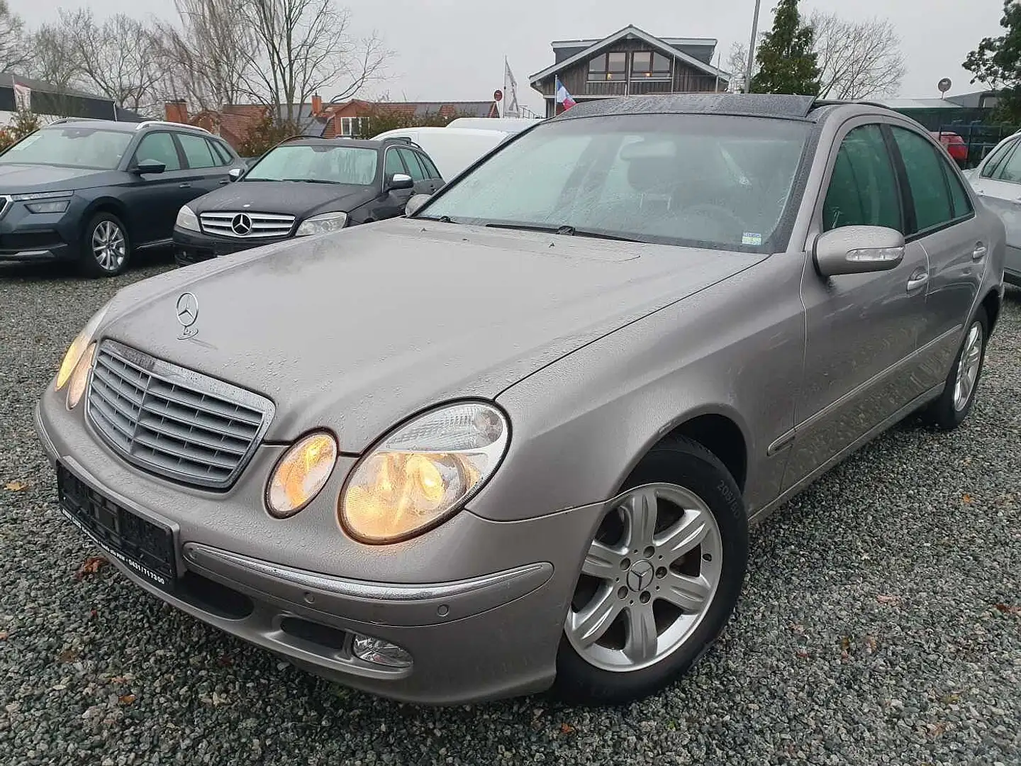 Mercedes-Benz E 240 Avantgarde Brun - 1