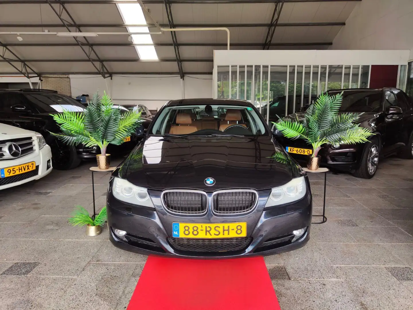BMW 320 3-serie Touring 320D MANUAL LUXURY LINE FACELIFT! Schwarz - 1